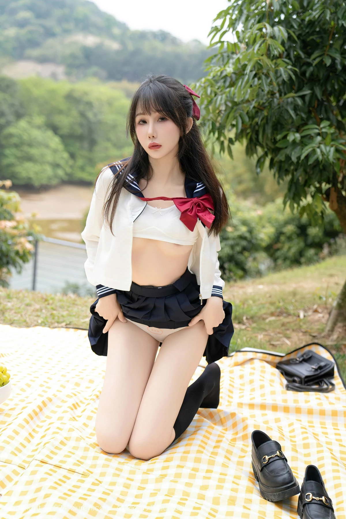 [[XiuRen秀人网]秀人网]No.8365_模特波巧酱长白山旅拍性感学妹制服配黑丝袜秀曼妙身姿诱惑写真85P