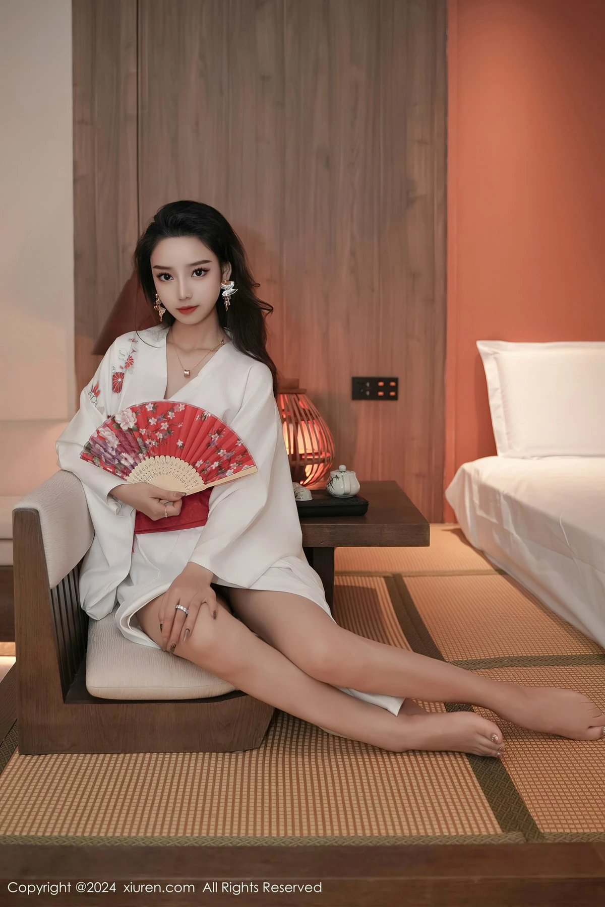 [[XiuRen秀人网]秀人网]No.8367_模特苏曼兮宾馆场景性感白色日系和服半撩秀翘臀美腿诱惑写真85P