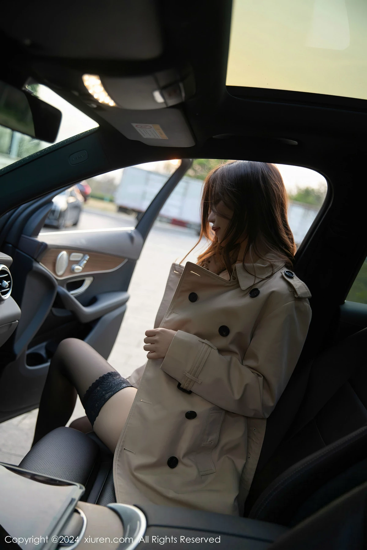 [[XiuRen秀人网]秀人网]No.8371_女神绮里嘉ula车内场景性感黑色蕾丝内衣配黑丝吊袜撩人诱惑写真77P