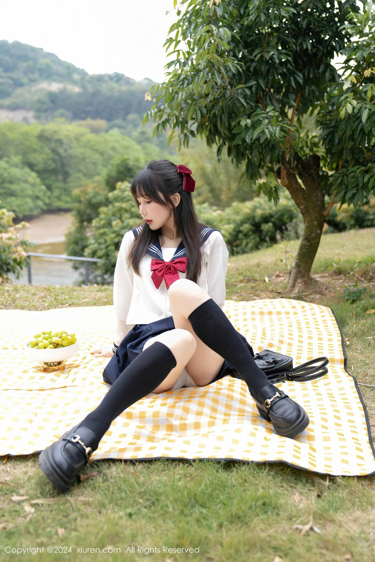 [[XiuRen秀人网]秀人网]No.8365_模特波巧酱长白山旅拍性感学妹制服配黑丝袜秀曼妙身姿诱惑写真85P