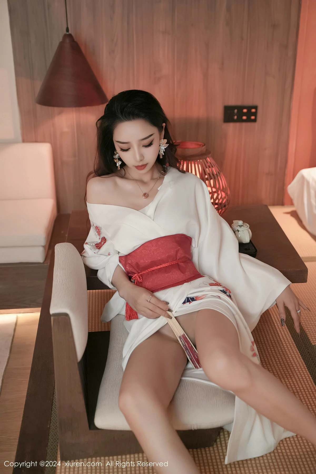 [[XiuRen秀人网]秀人网]No.8367_模特苏曼兮宾馆场景性感白色日系和服半撩秀翘臀美腿诱惑写真85P