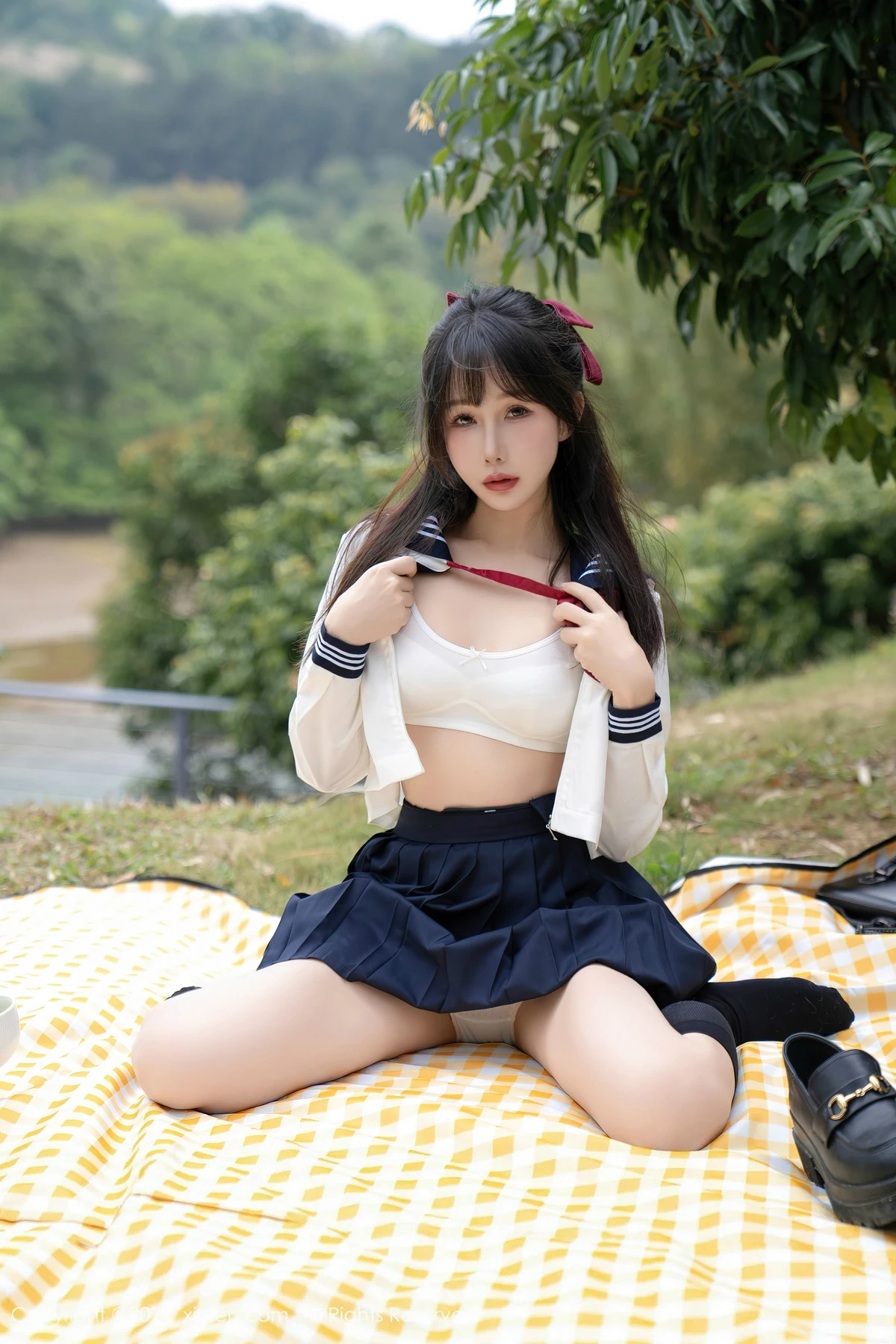 [[XiuRen秀人网]秀人网]No.8365_模特波巧酱长白山旅拍性感学妹制服配黑丝袜秀曼妙身姿诱惑写真85P