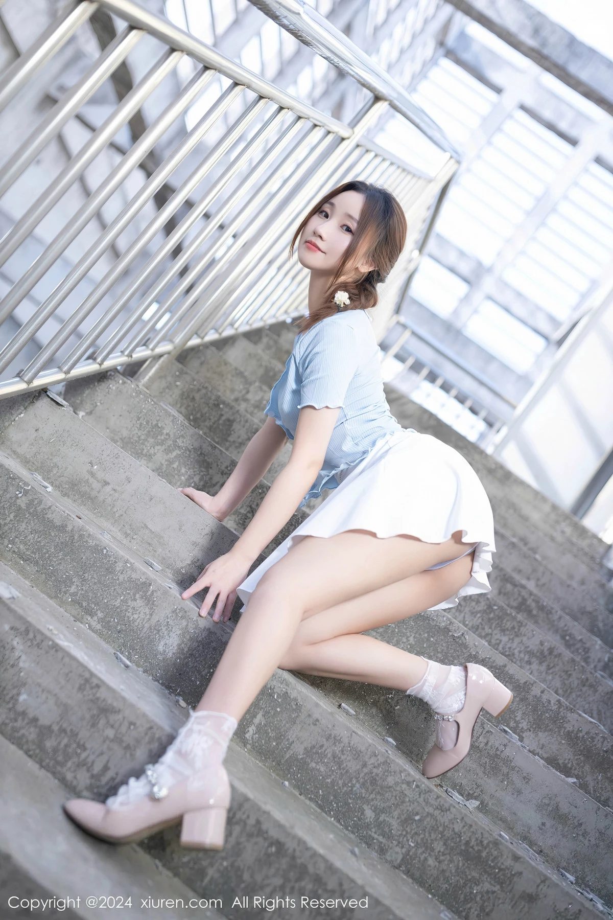 [[XiuRen秀人网]秀人网]No.8369_模特杏子Yada户外蓝色上衣配白短裙露性感白色内衣完美诱惑写真85P