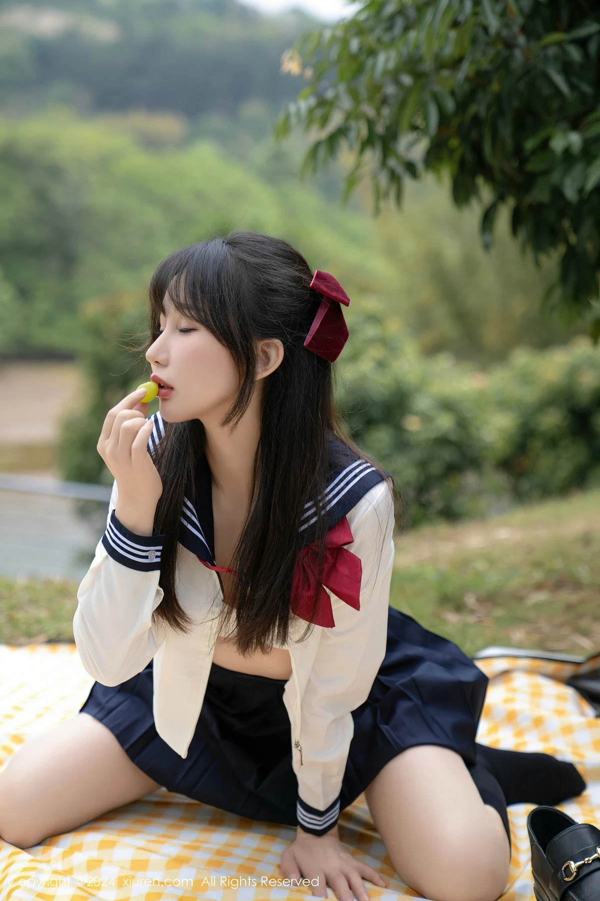 [[XiuRen秀人网]秀人网]No.8365_模特波巧酱长白山旅拍性感学妹制服配黑丝袜秀曼妙身姿诱惑写真85P