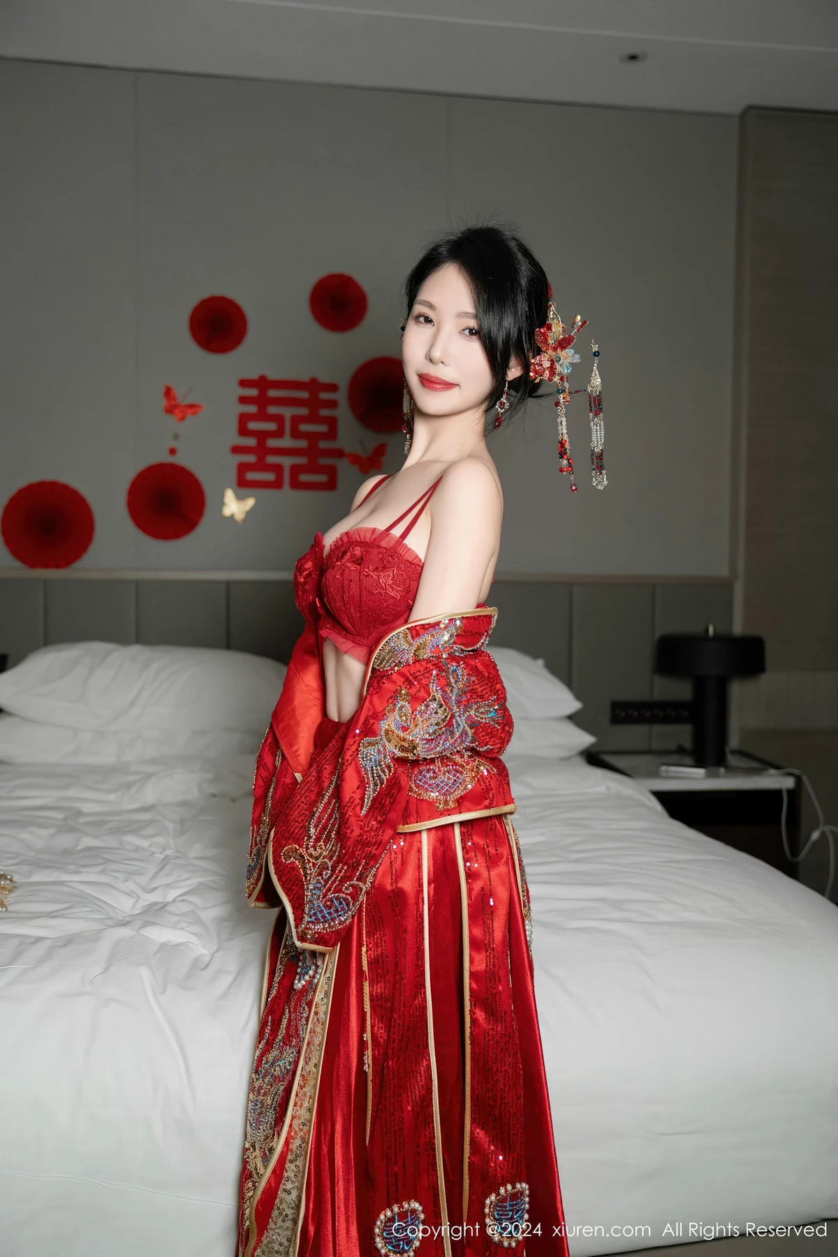 [[XiuRen秀人网]秀人网]No.8376_模特利世性感红色新娘妆露红色内衣配超薄闪亮肉丝完美诱惑写真95P