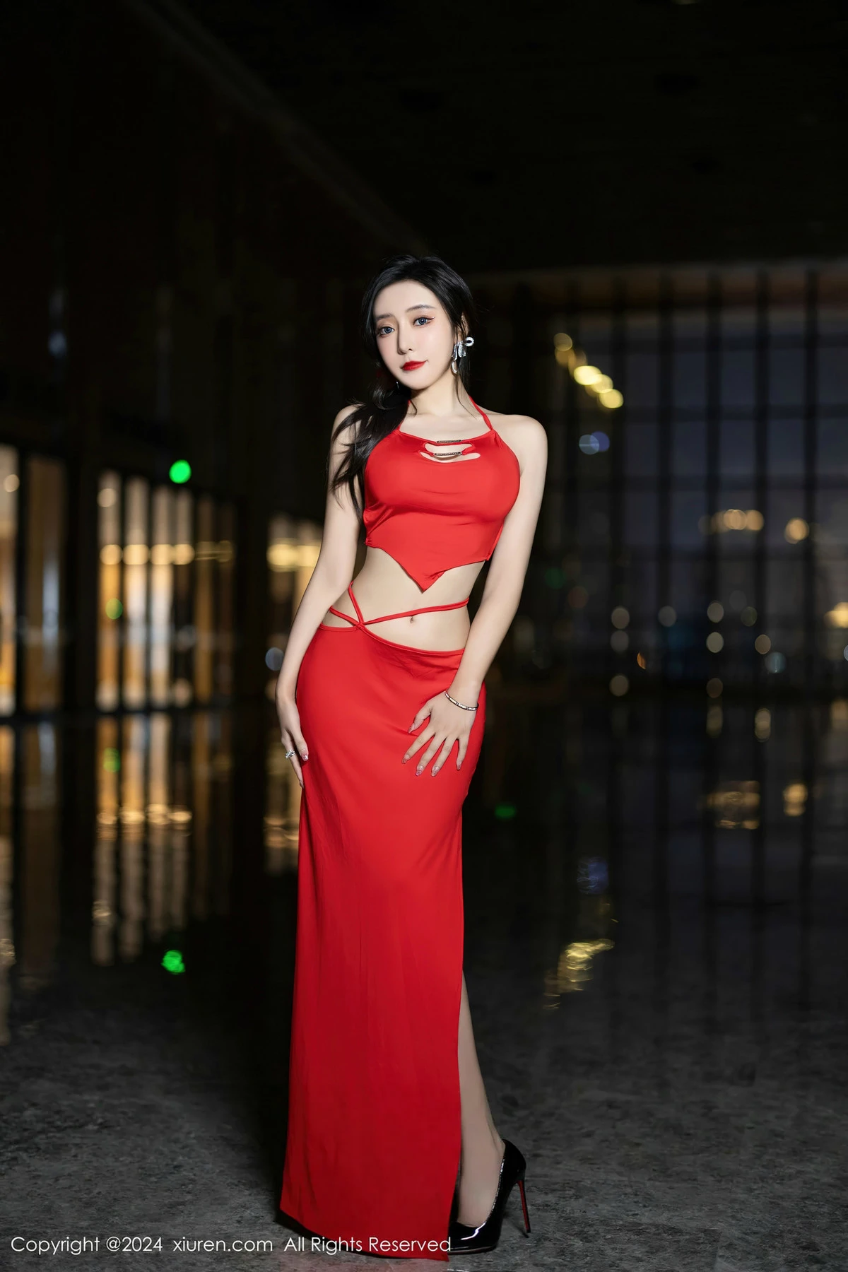 [[XiuRen秀人网]秀人网]No.8378_女神王馨瑶yanni红色连衣裙+杏色轻透连衣裙秀完美身材诱惑写真80P