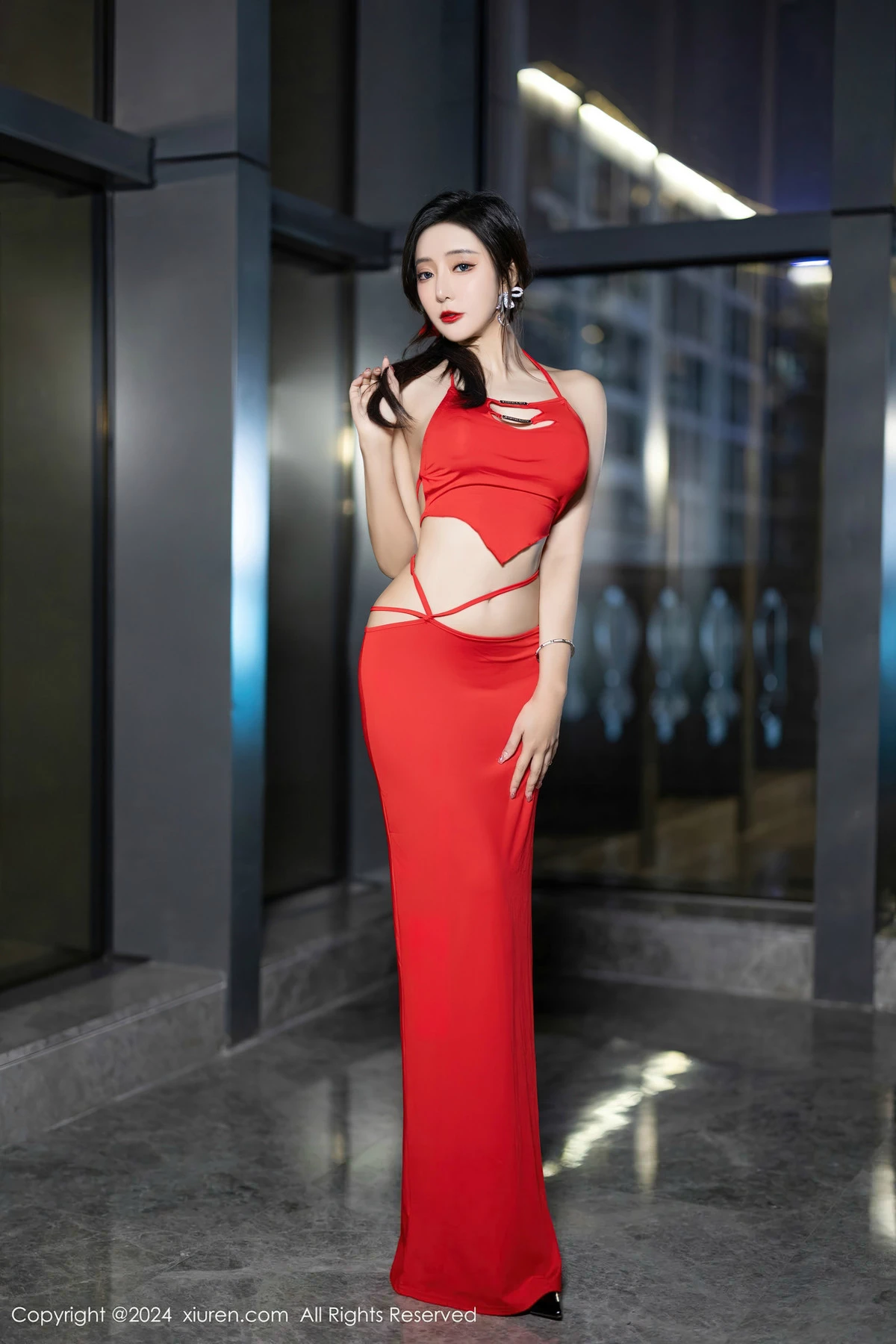 [[XiuRen秀人网]秀人网]No.8378_女神王馨瑶yanni红色连衣裙+杏色轻透连衣裙秀完美身材诱惑写真80P