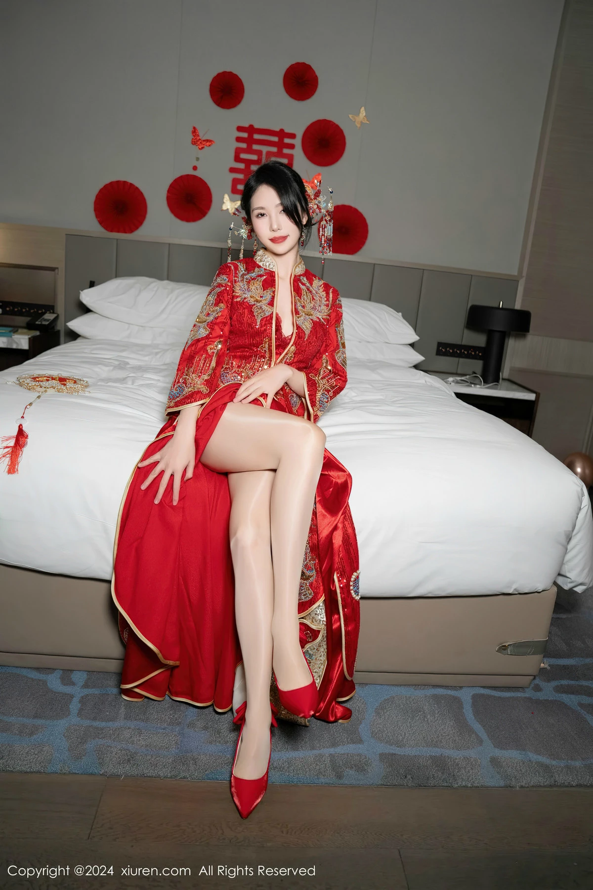 [[XiuRen秀人网]秀人网]No.8376_模特利世性感红色新娘妆露红色内衣配超薄闪亮肉丝完美诱惑写真95P