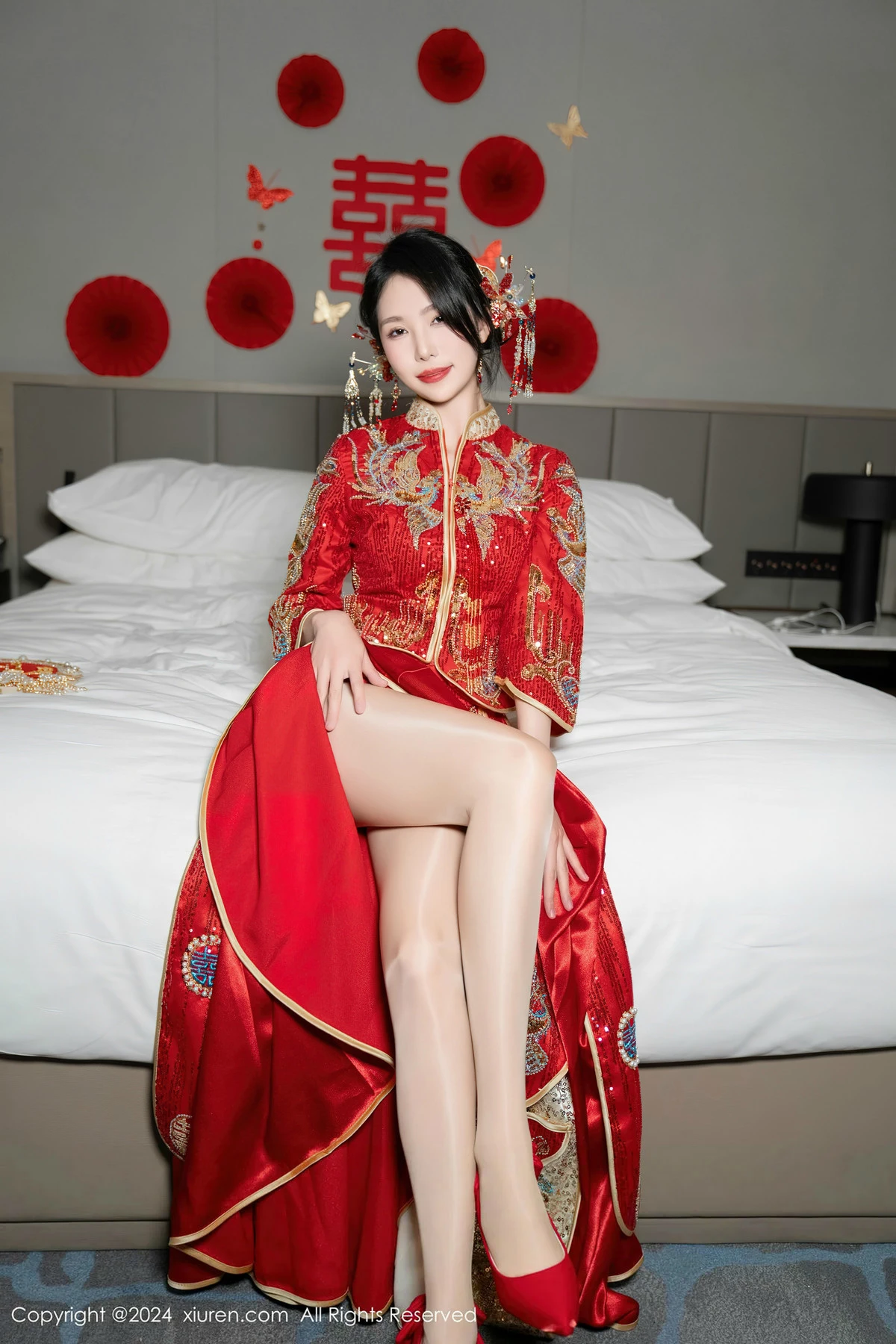 [[XiuRen秀人网]秀人网]No.8376_模特利世性感红色新娘妆露红色内衣配超薄闪亮肉丝完美诱惑写真95P