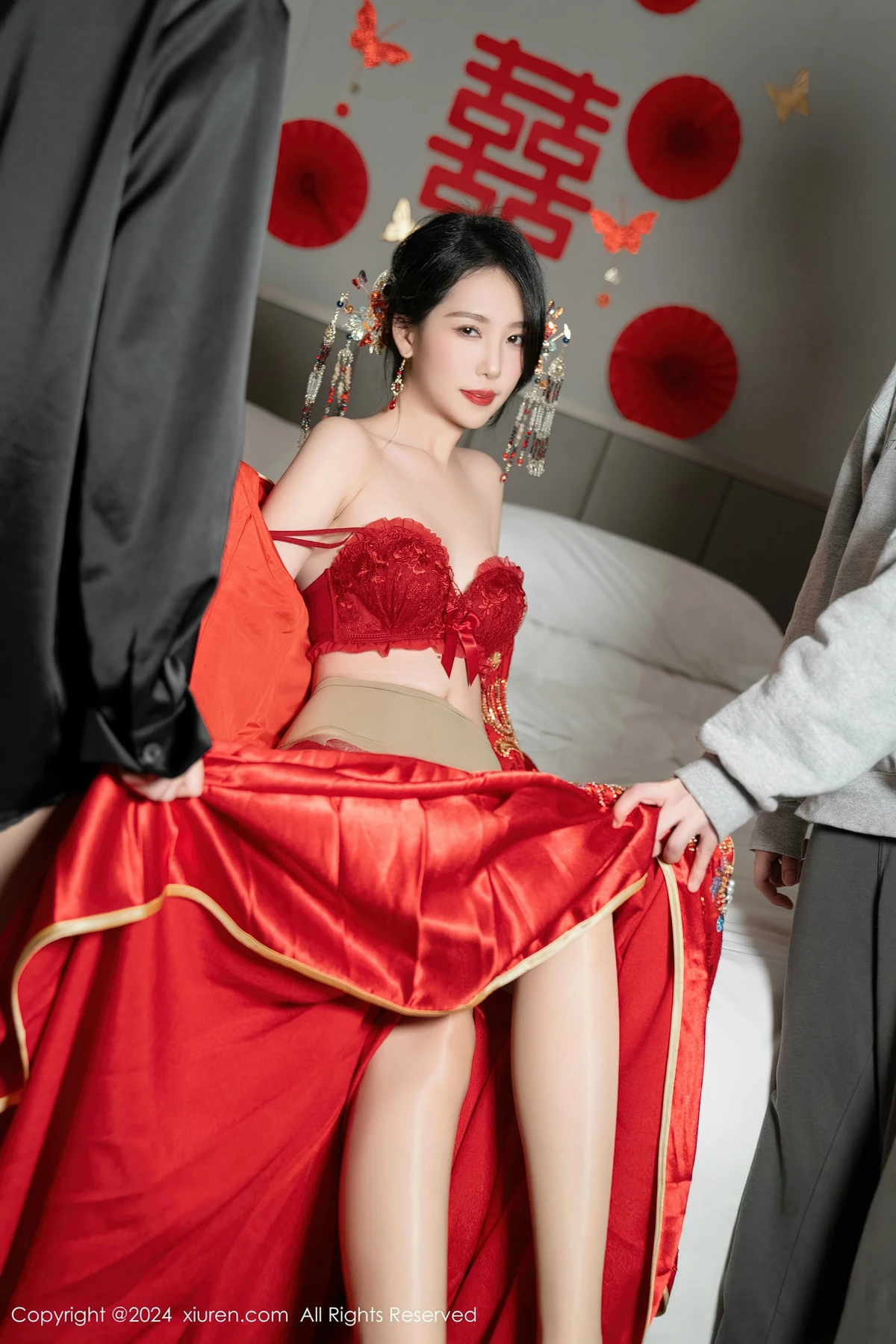 [[XiuRen秀人网]秀人网]No.8376_模特利世性感红色新娘妆露红色内衣配超薄闪亮肉丝完美诱惑写真95P