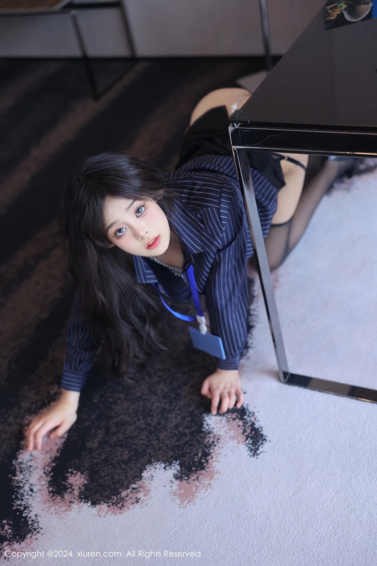 [[XiuRen秀人网]秀人网]No.8373_模特王心悦性感蓝色OL服饰配黑丝吊袜半脱秀惹火身材诱惑写真82P