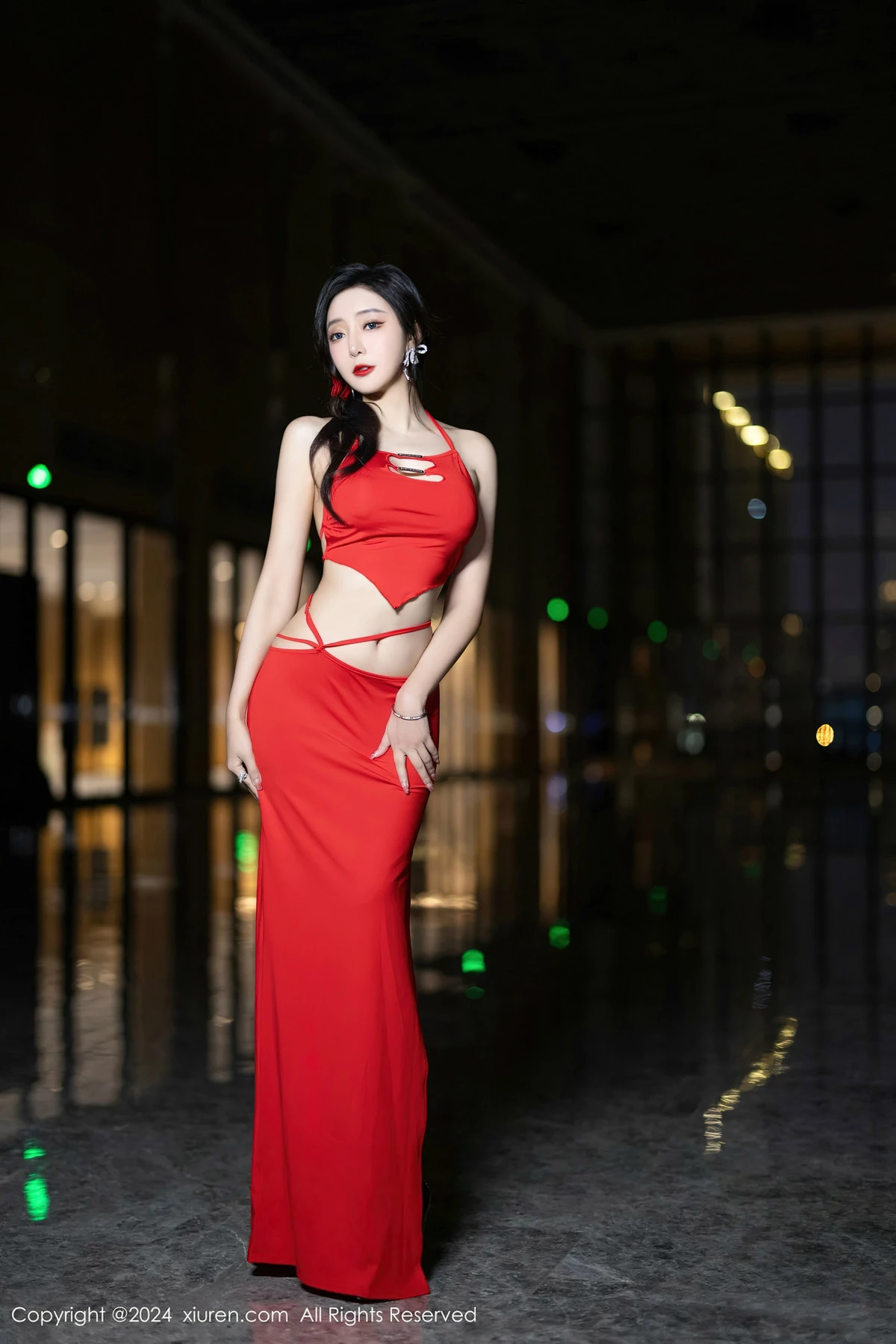 [[XiuRen秀人网]秀人网]No.8378_女神王馨瑶yanni红色连衣裙+杏色轻透连衣裙秀完美身材诱惑写真80P