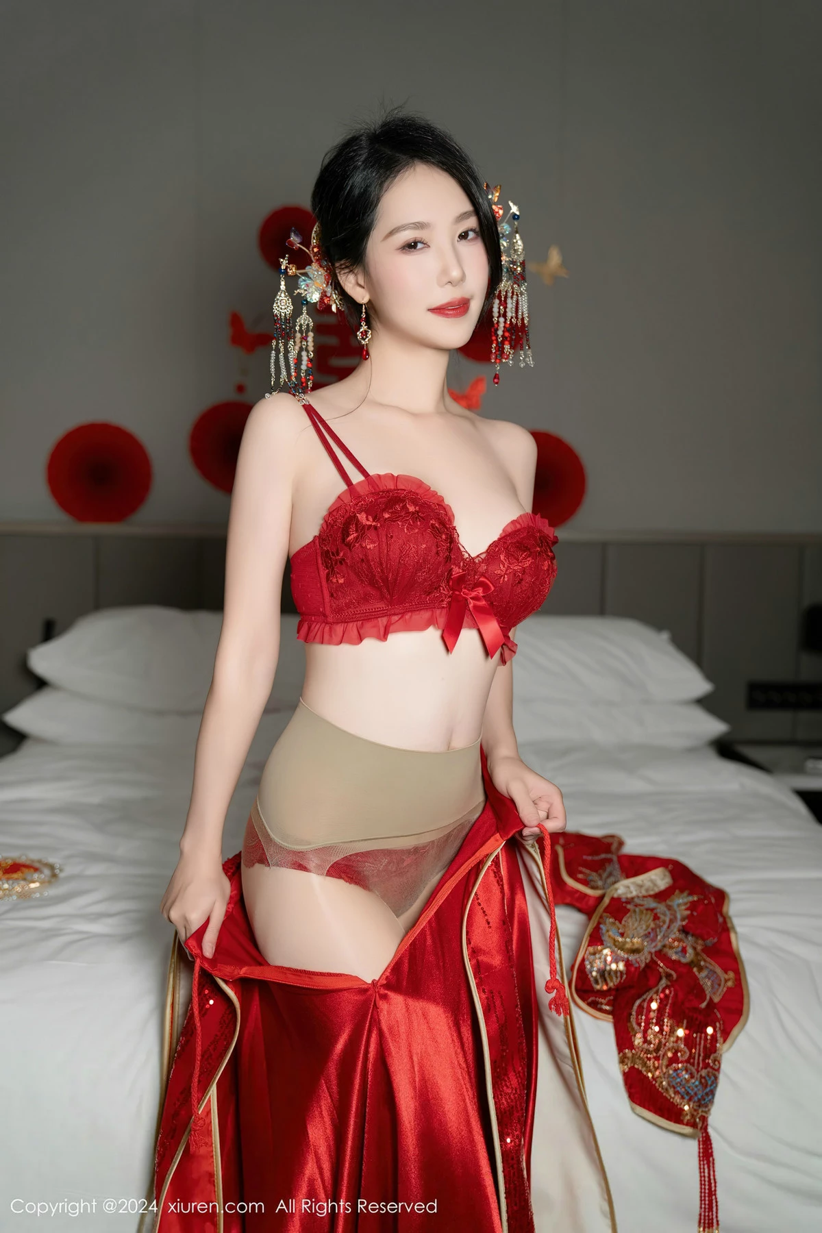 [[XiuRen秀人网]秀人网]No.8376_模特利世性感红色新娘妆露红色内衣配超薄闪亮肉丝完美诱惑写真95P