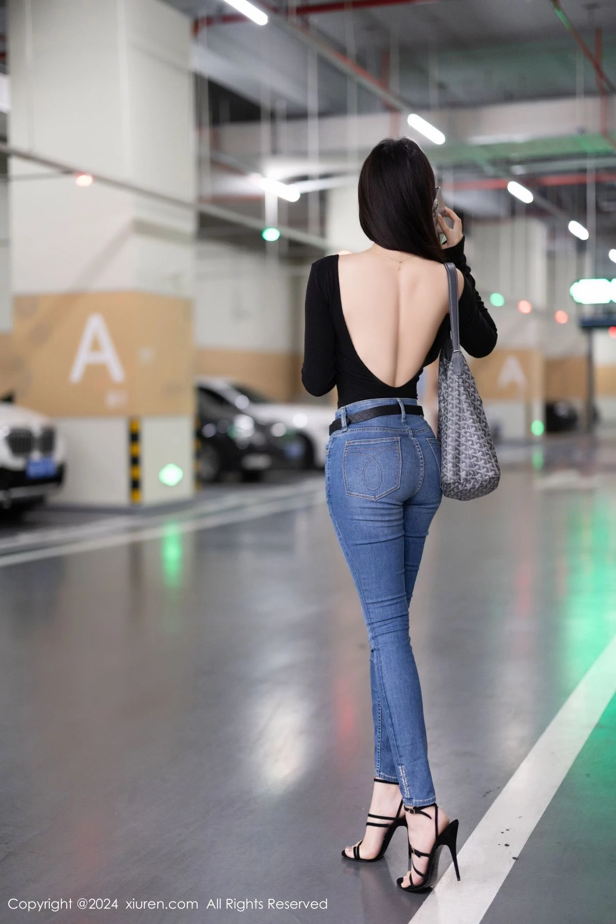 [[XiuRen秀人网]秀人网]No.8385_模特徐莉芝Booty黑色露背上衣+皮质连衣裙秀曼妙身姿诱惑写真92P