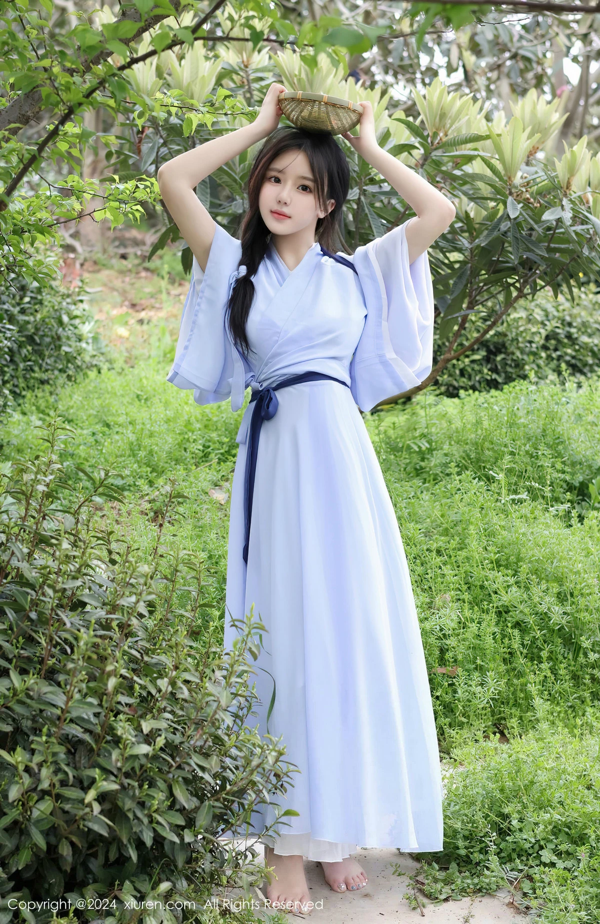 [[XiuRen秀人网]秀人网]No.8386_模特小薯条nienie户外剧情性感蓝色连衣裙半脱秀惹火身材诱惑写真85P