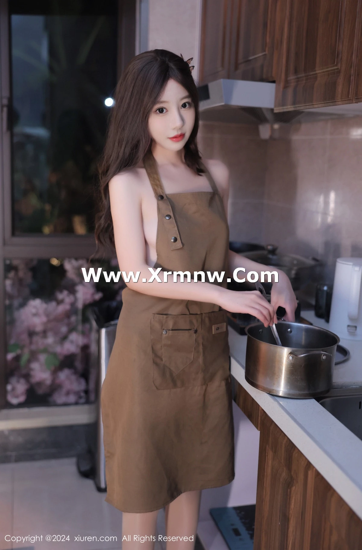 [[XiuRen秀人网]秀人网]No.8388_模特桃妖夭性感咖啡色围裙配超薄无内肉丝秀惹火身材诱惑写真94P