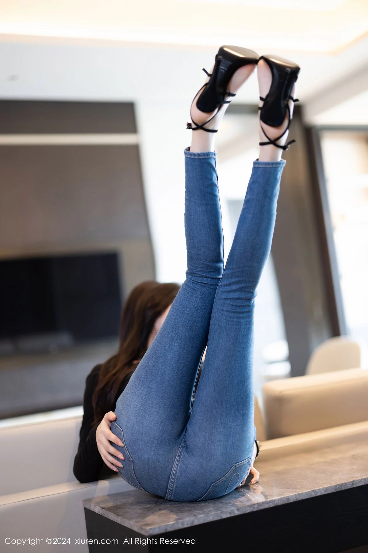 [[XiuRen秀人网]秀人网]No.8385_模特徐莉芝Booty黑色露背上衣+皮质连衣裙秀曼妙身姿诱惑写真92P