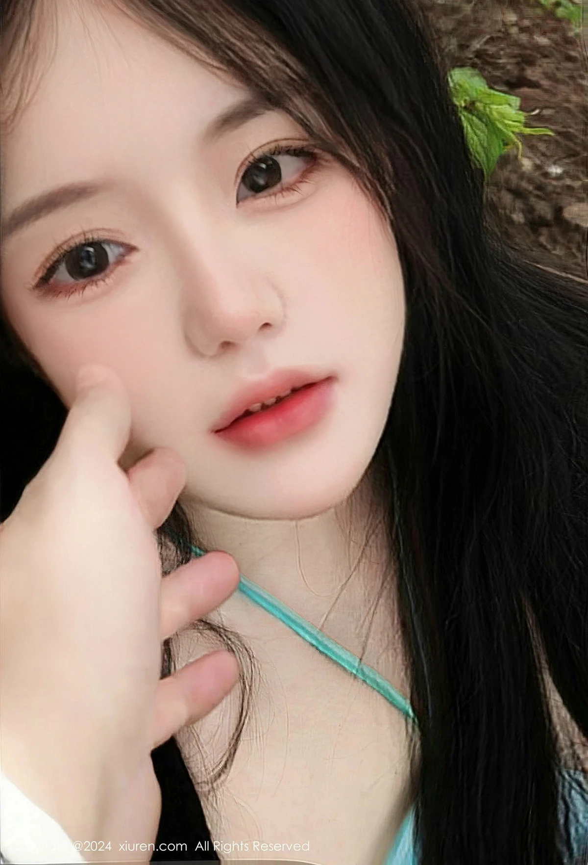 [[XiuRen秀人网]秀人网]No.8386_模特小薯条nienie户外剧情性感蓝色连衣裙半脱秀惹火身材诱惑写真85P