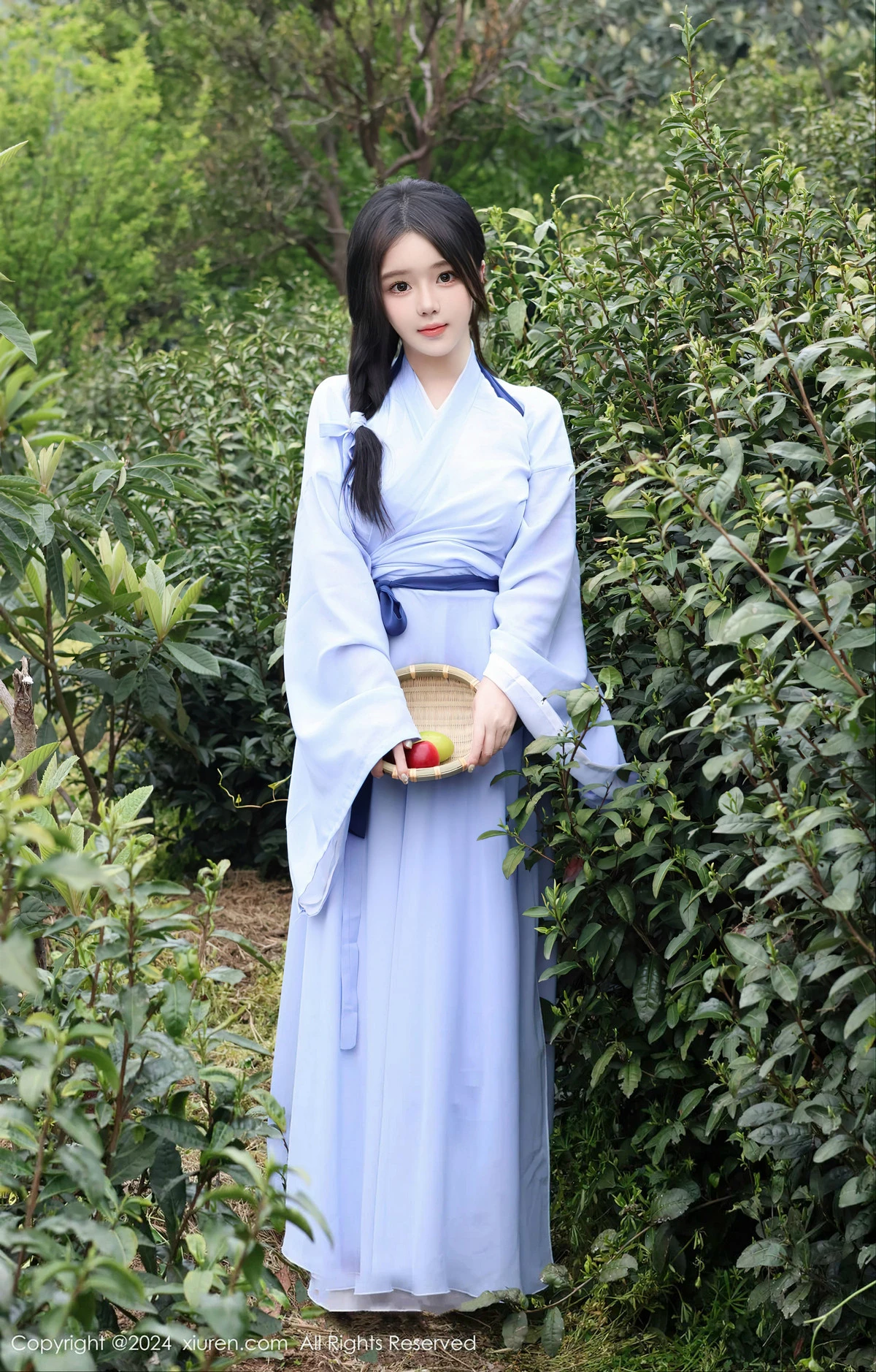 [[XiuRen秀人网]秀人网]No.8386_模特小薯条nienie户外剧情性感蓝色连衣裙半脱秀惹火身材诱惑写真85P