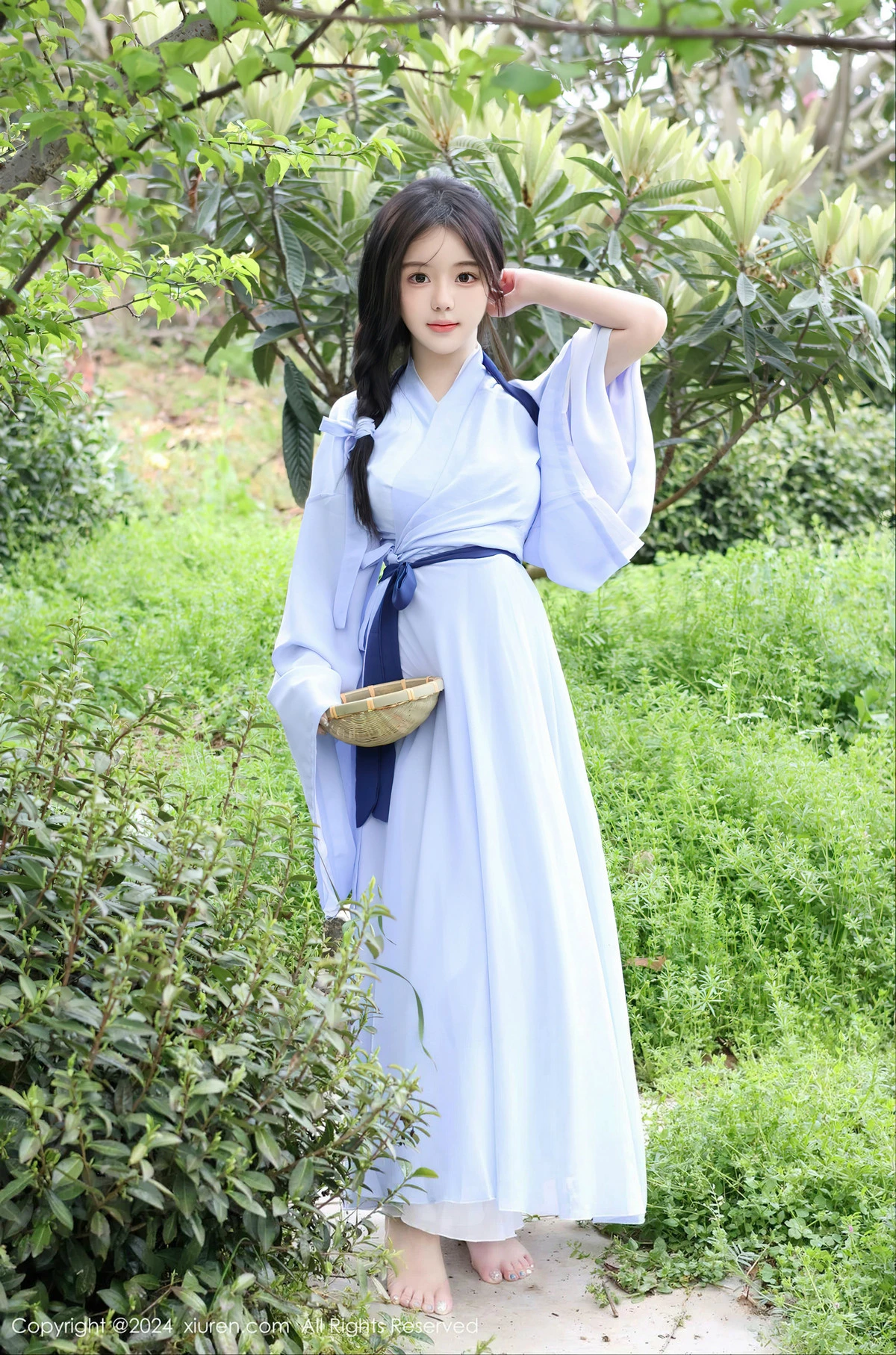 [[XiuRen秀人网]秀人网]No.8386_模特小薯条nienie户外剧情性感蓝色连衣裙半脱秀惹火身材诱惑写真85P