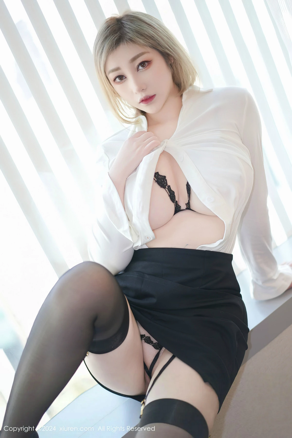 [[XiuRen秀人网]秀人网]No.8381_女神妲己_Toxic性感白T配黑短裙露黑色情趣服饰秀美臀诱惑写真70P