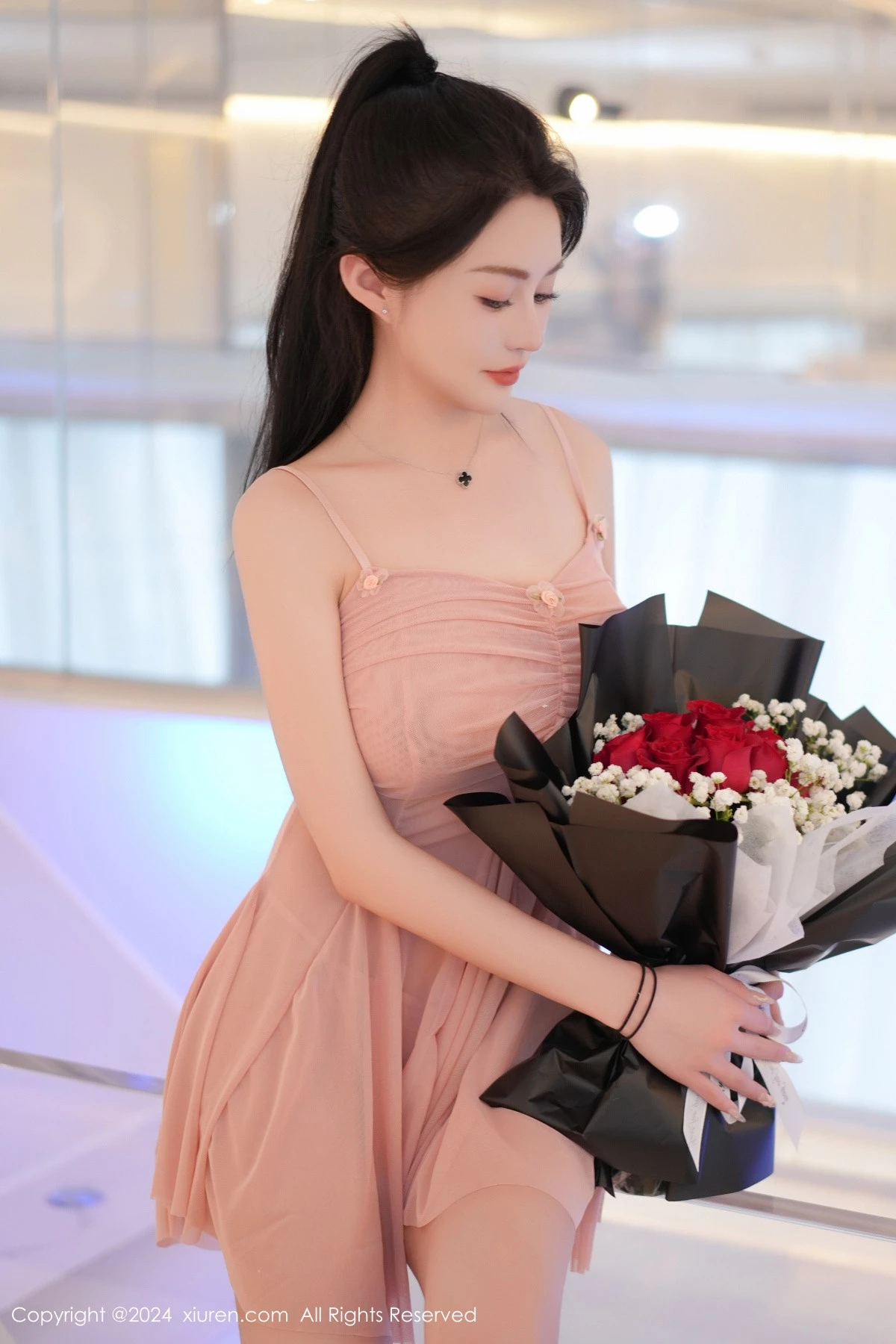 [[XiuRen秀人网]秀人网]No.8395_模特林幼一性感粉色连衣短裙露丁字裤秀翘臀美腿惹火诱惑写真120P