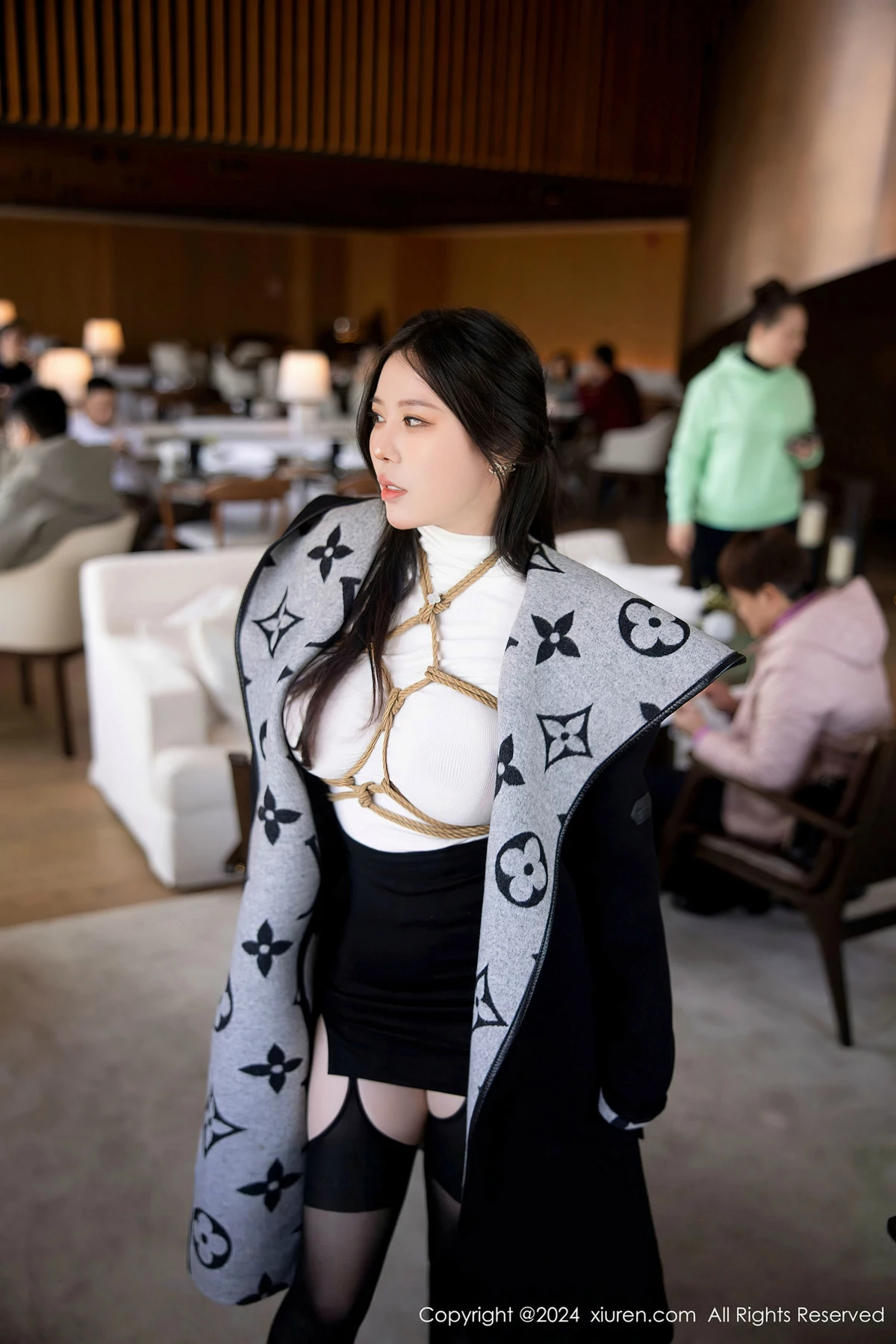 [[XiuRen秀人网]秀人网]No.8390_模特白茹雪私房捆绑艺白色轻透衣配黑丝吊袜秀丰腴身材诱惑写真90P