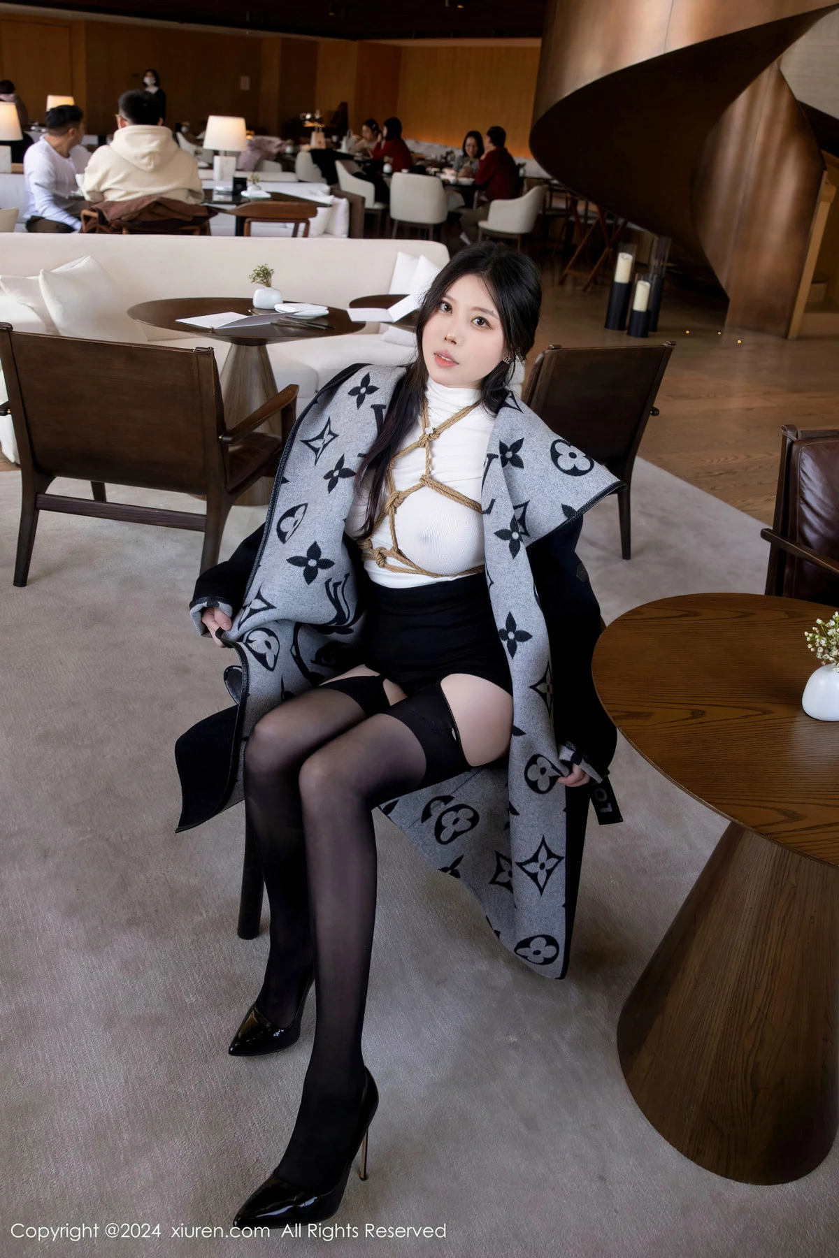 [[XiuRen秀人网]秀人网]No.8390_模特白茹雪私房捆绑艺白色轻透衣配黑丝吊袜秀丰腴身材诱惑写真90P