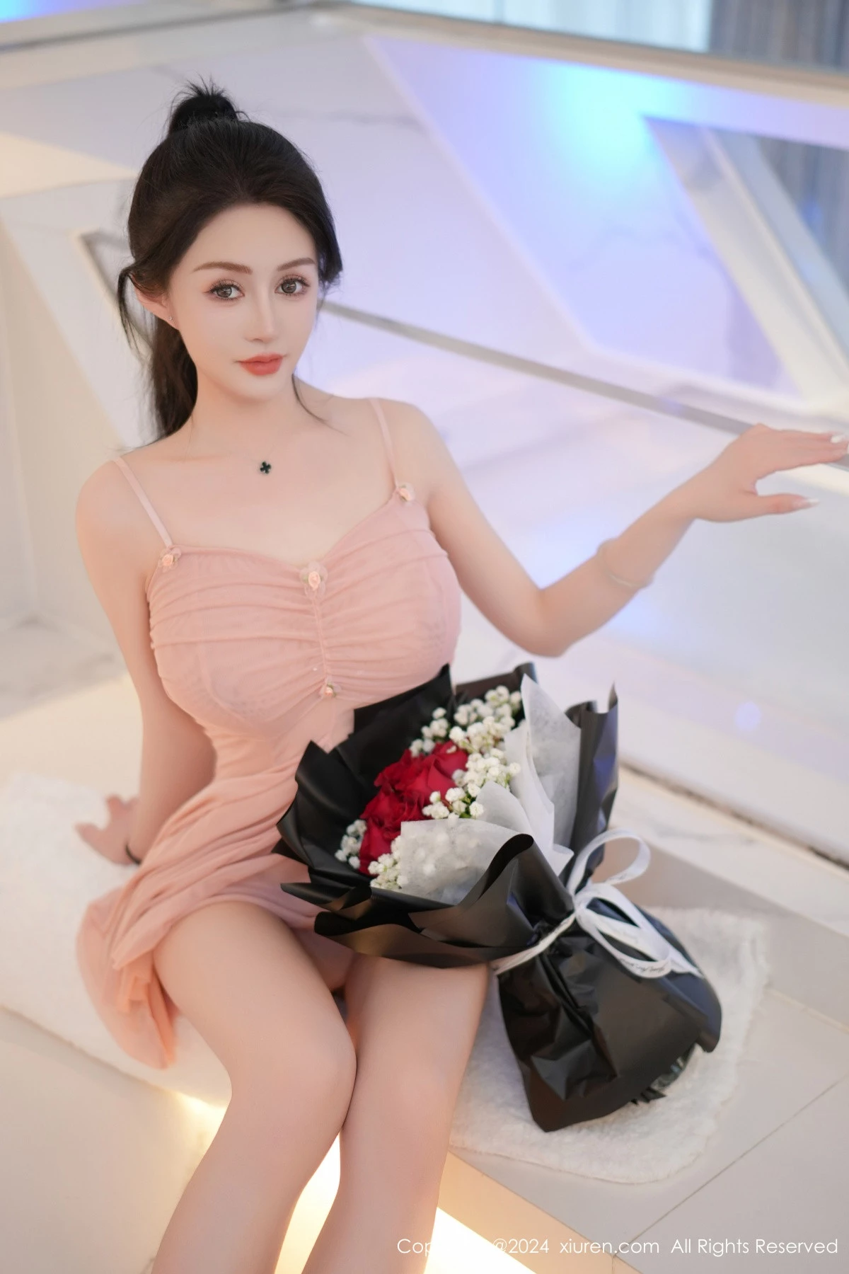 [[XiuRen秀人网]秀人网]No.8395_模特林幼一性感粉色连衣短裙露丁字裤秀翘臀美腿惹火诱惑写真120P