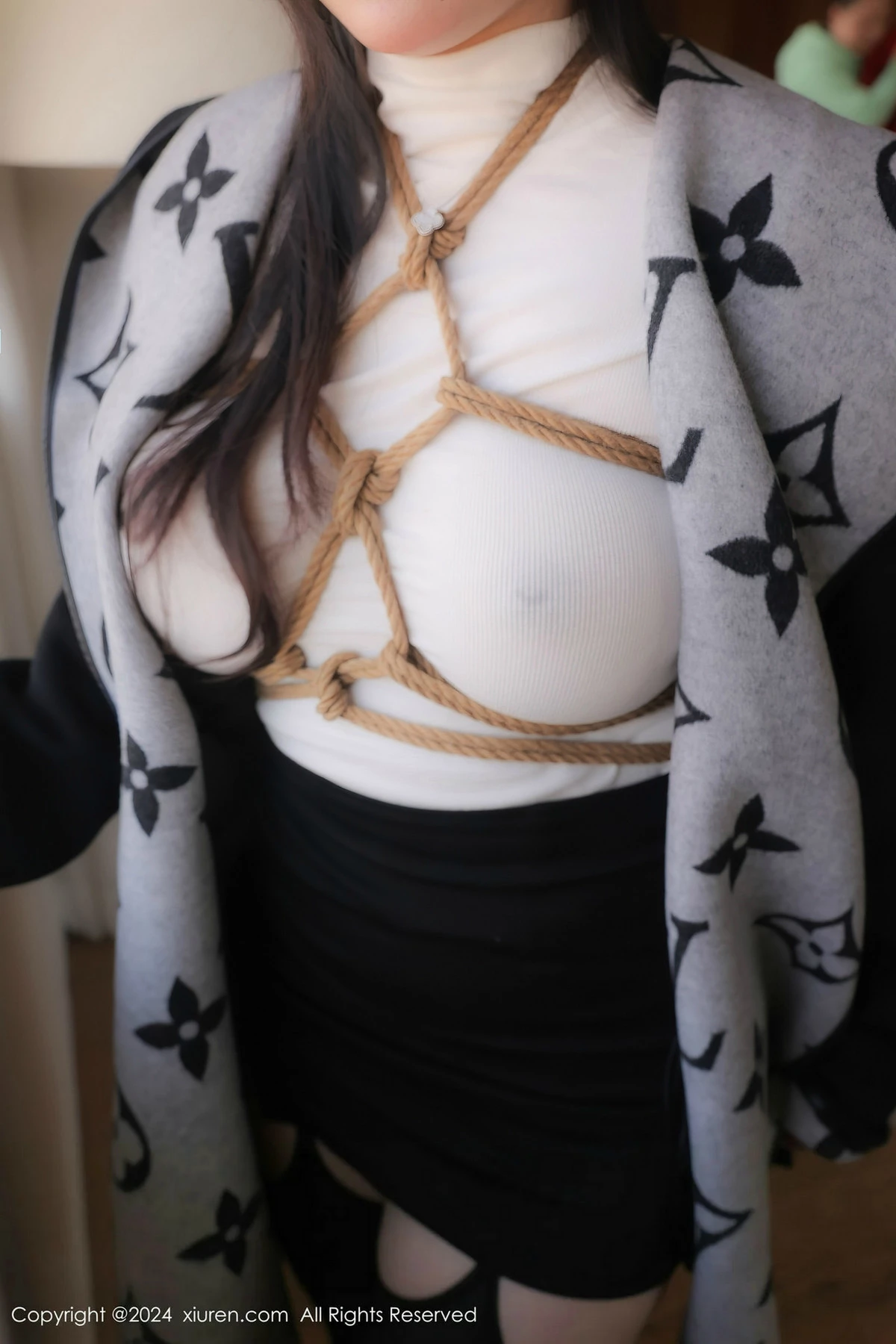 [[XiuRen秀人网]秀人网]No.8390_模特白茹雪私房捆绑艺白色轻透衣配黑丝吊袜秀丰腴身材诱惑写真90P
