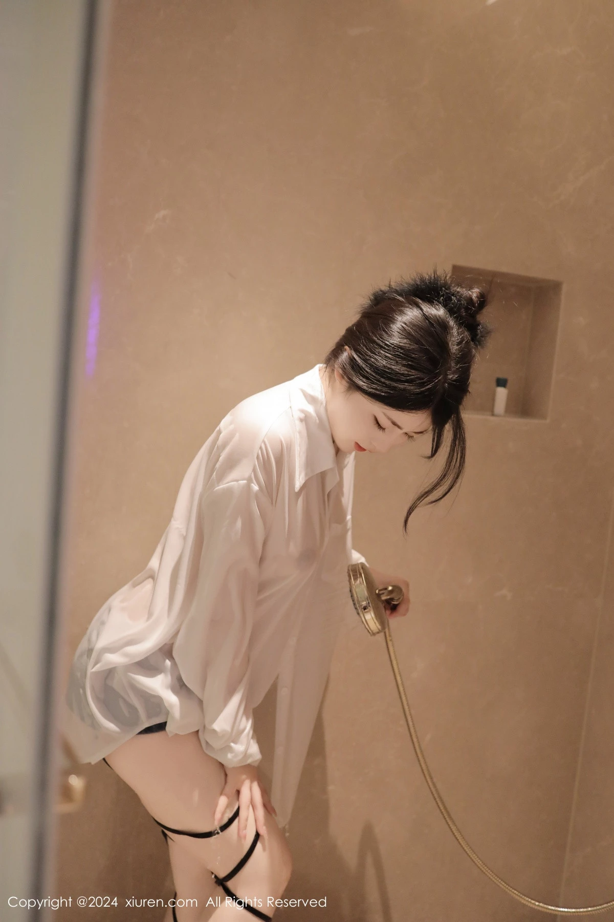 [[XiuRen秀人网]秀人网]No.8400_模特陈小花浴室性感白色轻透上衣配牛仔短裤秀曼妙身姿诱惑写真77P