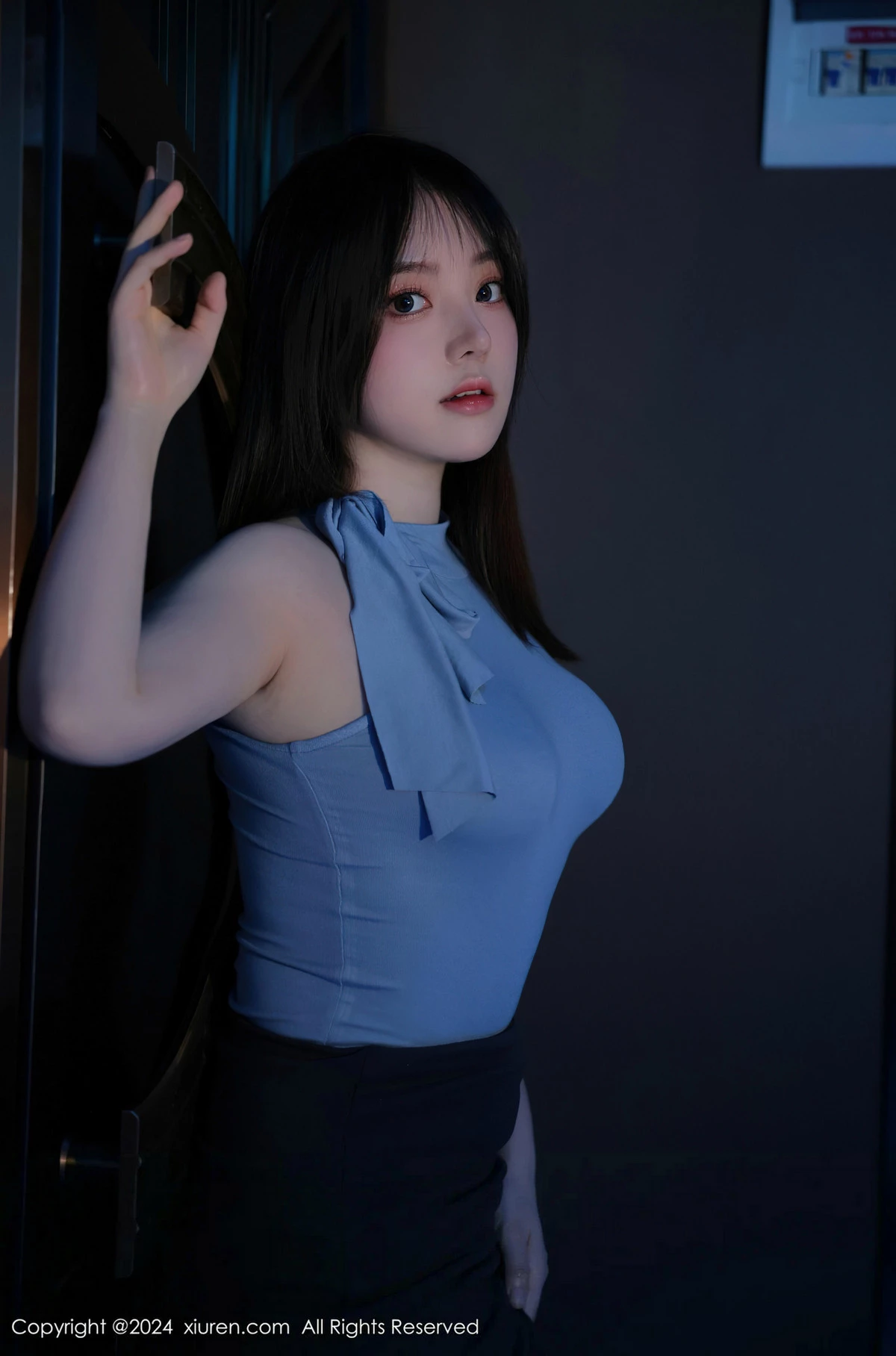 [[XiuRen秀人网]秀人网]No.8402_模特豆瓣酱KTV场景红色情趣薄纱露性感内衣秀惹火身材诱惑写真73P