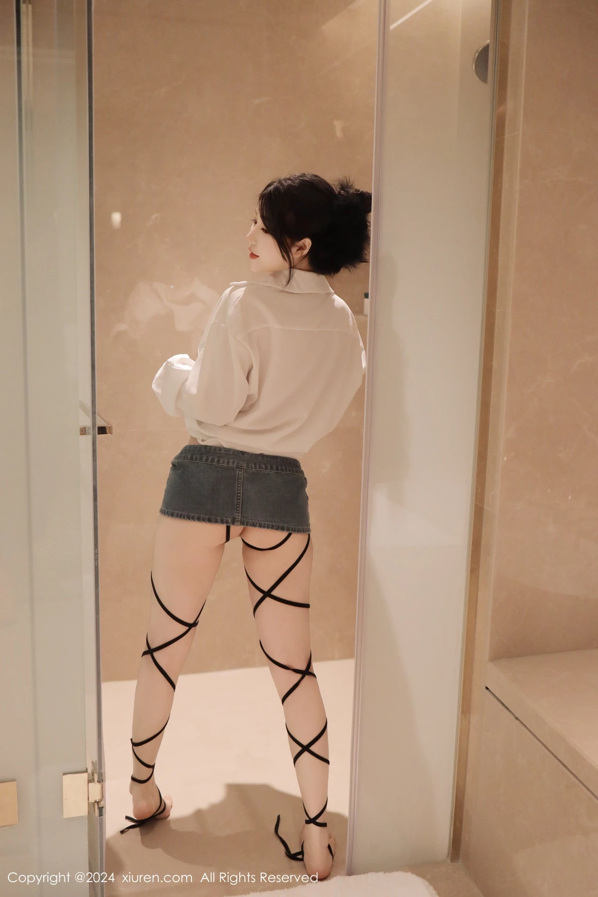 [[XiuRen秀人网]秀人网]No.8400_模特陈小花浴室性感白色轻透上衣配牛仔短裤秀曼妙身姿诱惑写真77P