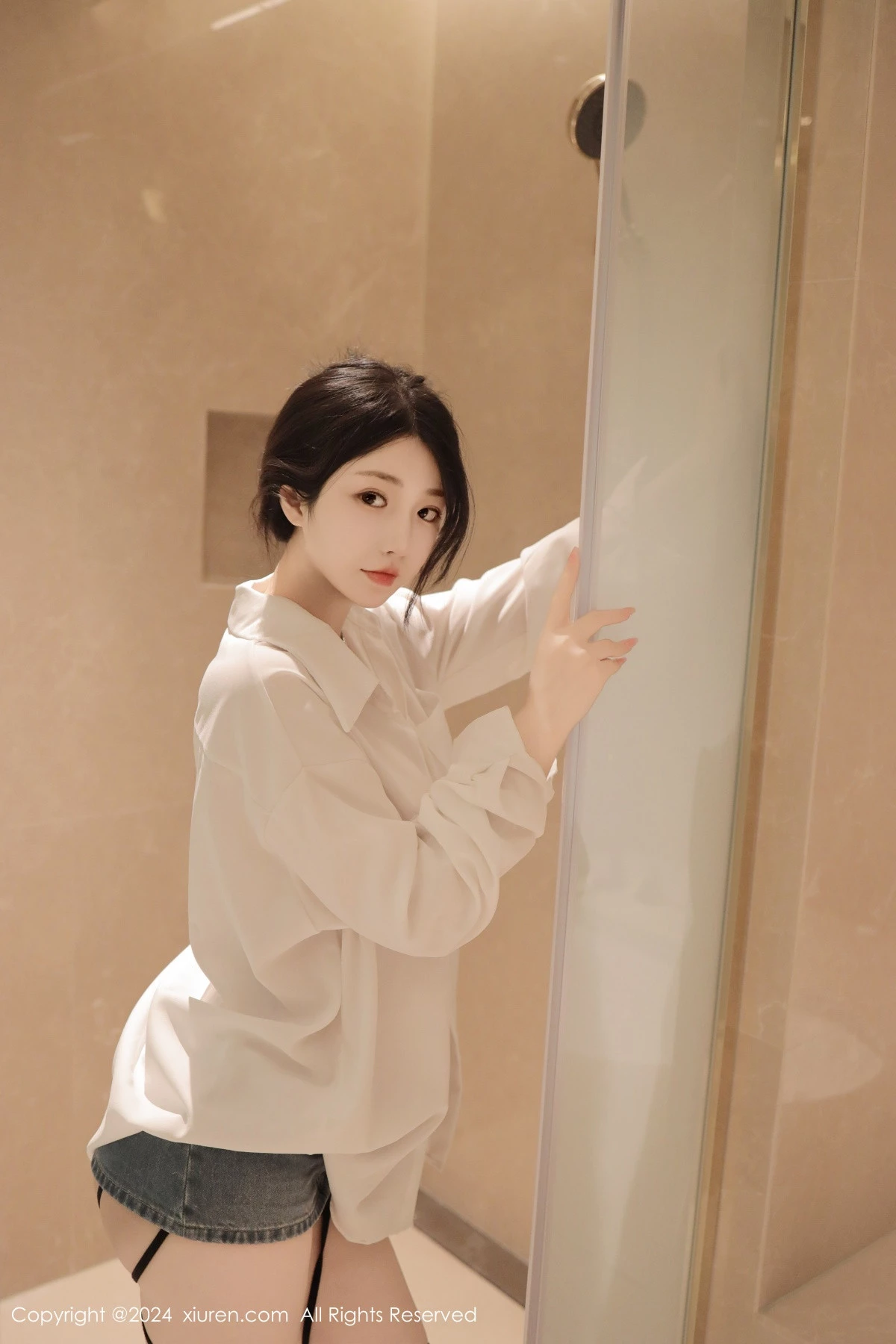 [[XiuRen秀人网]秀人网]No.8400_模特陈小花浴室性感白色轻透上衣配牛仔短裤秀曼妙身姿诱惑写真77P