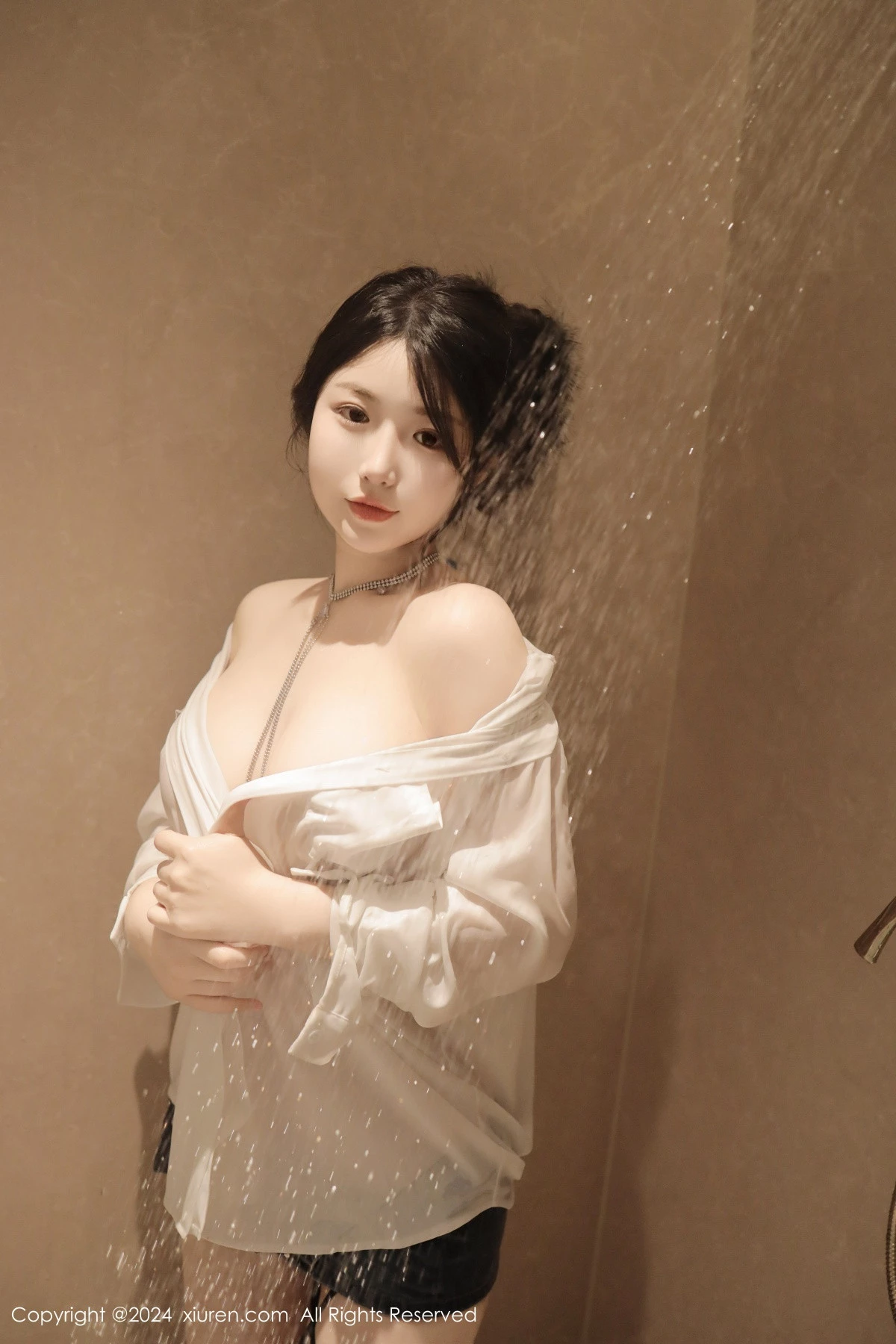 [[XiuRen秀人网]秀人网]No.8400_模特陈小花浴室性感白色轻透上衣配牛仔短裤秀曼妙身姿诱惑写真77P