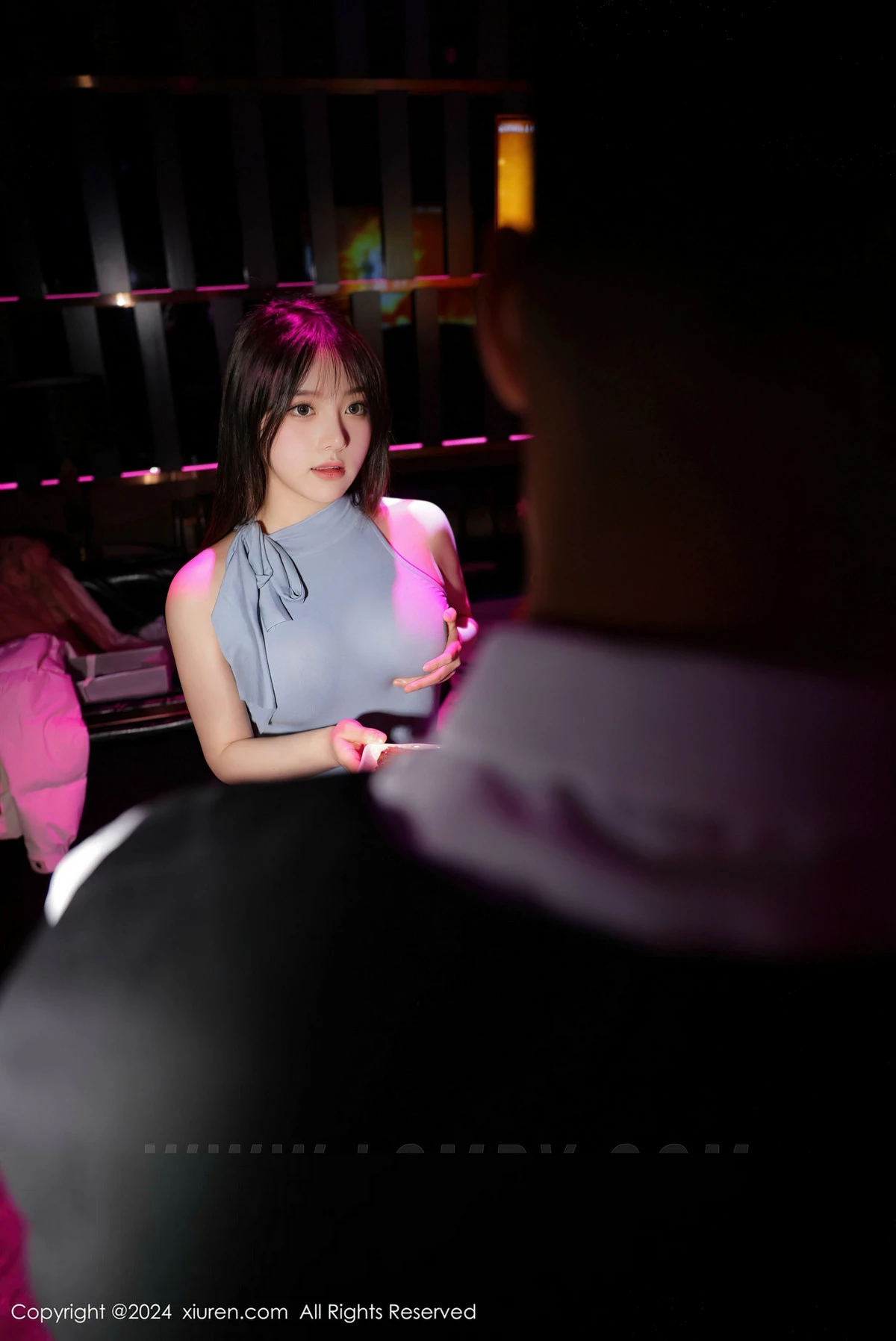 [[XiuRen秀人网]秀人网]No.8402_模特豆瓣酱KTV场景红色情趣薄纱露性感内衣秀惹火身材诱惑写真73P