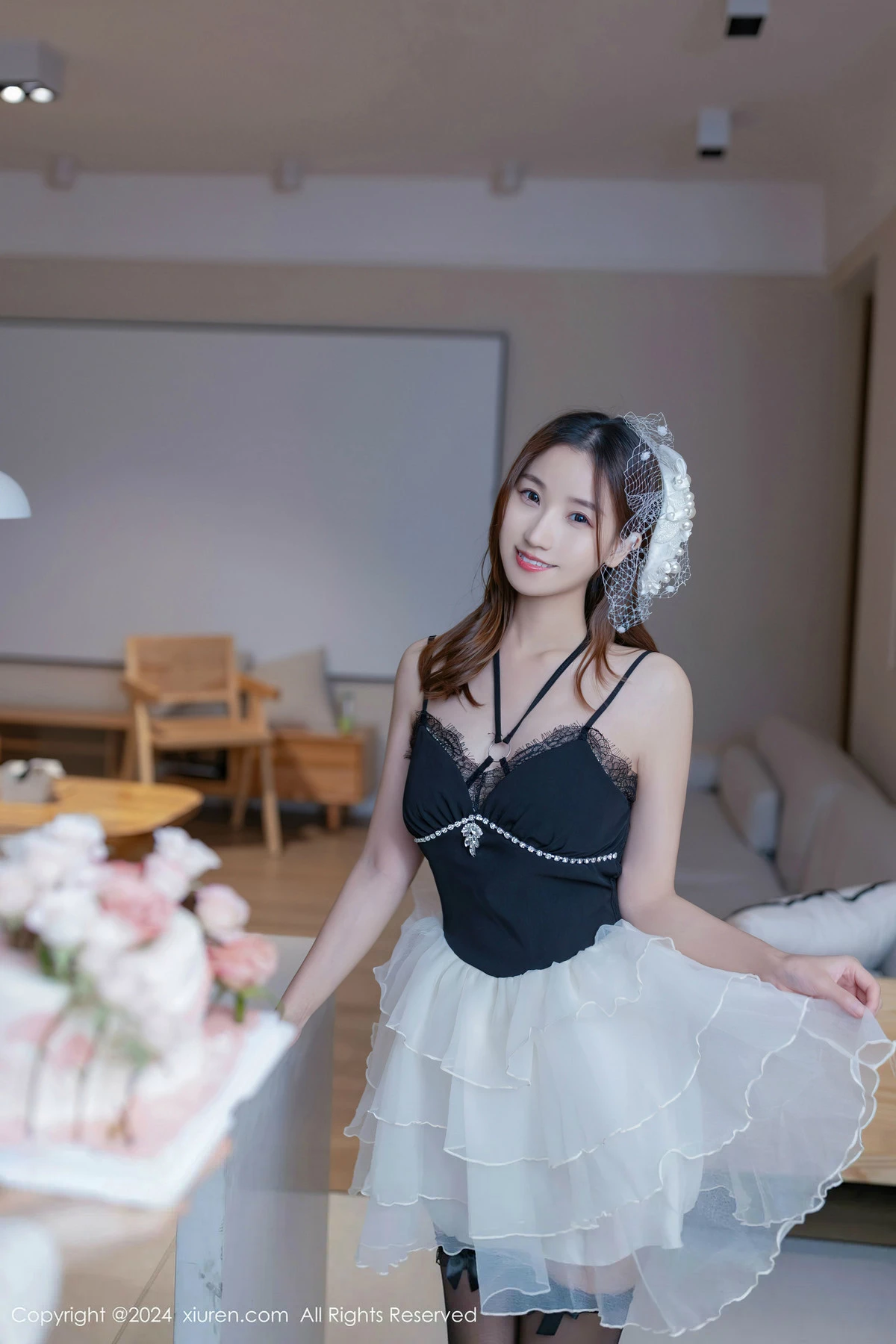 [[XiuRen秀人网]秀人网]No.8398_模特杏子Yada生日场景性感黑色情趣内衣秀曼妙身姿撩人诱惑写真80P