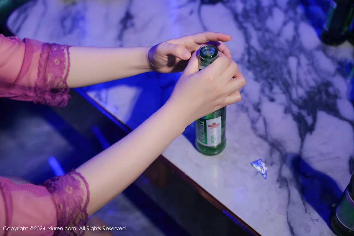 [[XiuRen秀人网]秀人网]No.8402_模特豆瓣酱KTV场景红色情趣薄纱露性感内衣秀惹火身材诱惑写真73P