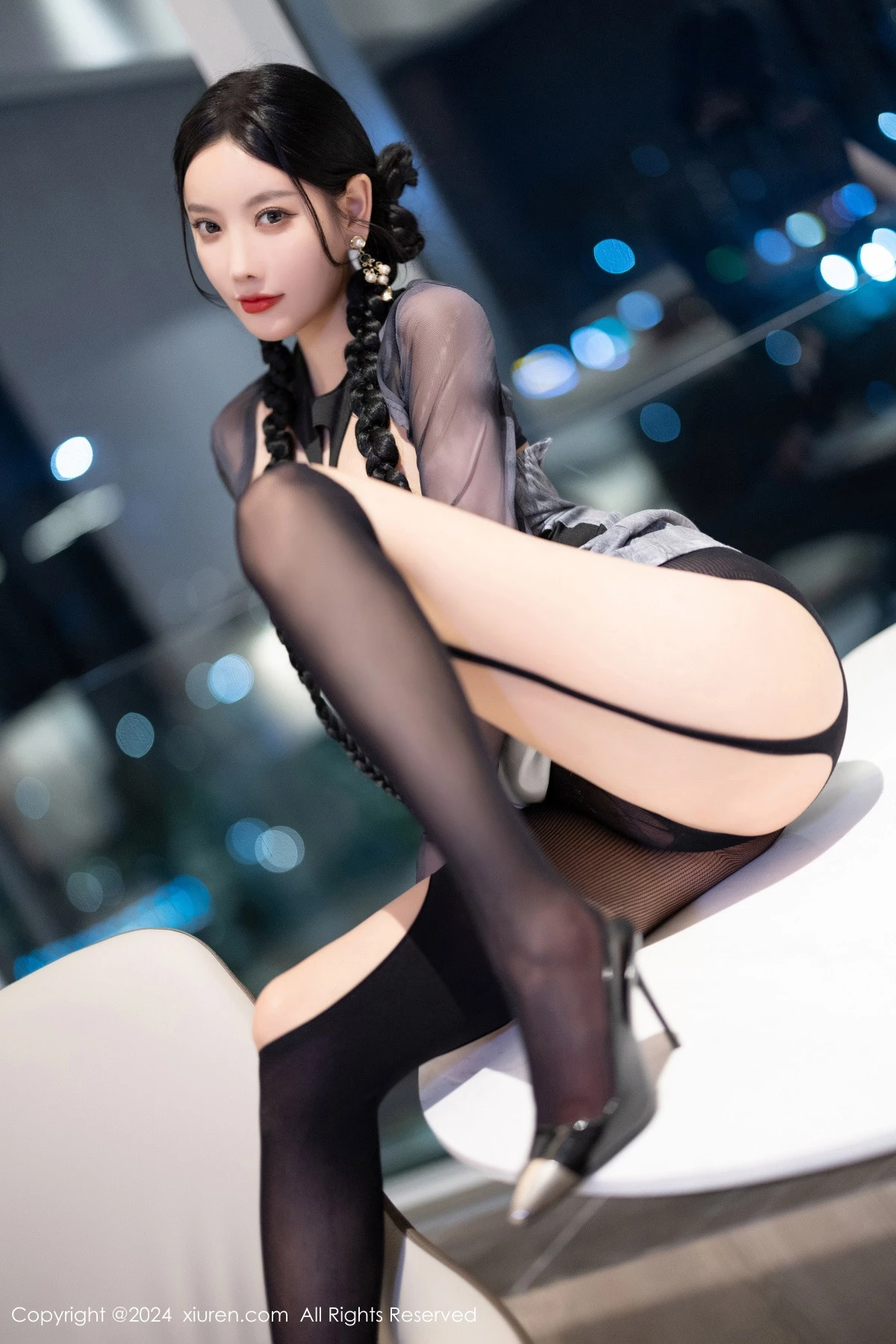 [[XiuRen秀人网]秀人网]No.8403_女神杨晨晨Yome性感黑色轻透上衣配黑丝袜秀丰腴身材诱惑写真80P