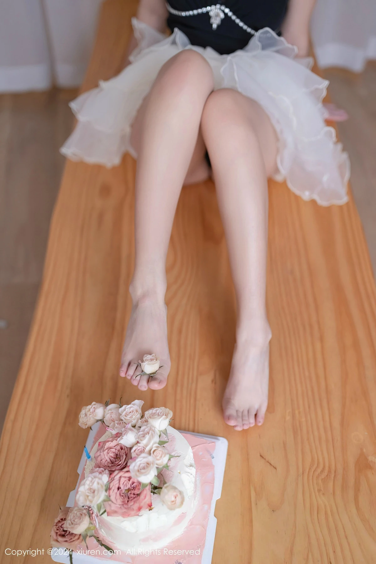 [[XiuRen秀人网]秀人网]No.8398_模特杏子Yada生日场景性感黑色情趣内衣秀曼妙身姿撩人诱惑写真80P