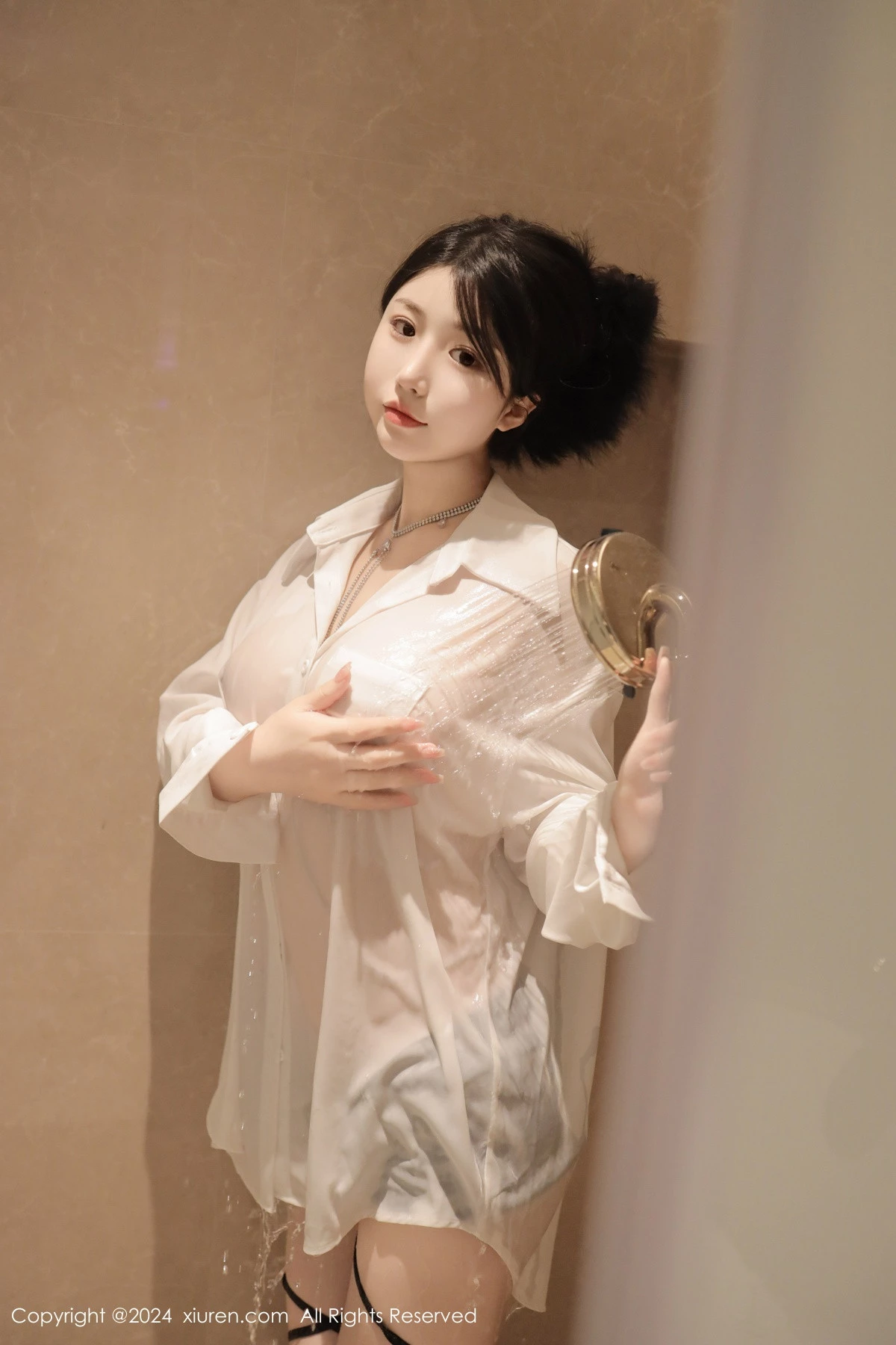 [[XiuRen秀人网]秀人网]No.8400_模特陈小花浴室性感白色轻透上衣配牛仔短裤秀曼妙身姿诱惑写真77P