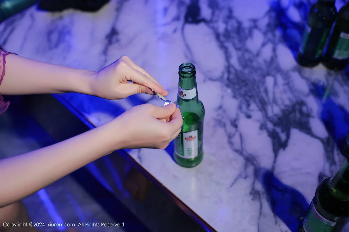 [[XiuRen秀人网]秀人网]No.8402_模特豆瓣酱KTV场景红色情趣薄纱露性感内衣秀惹火身材诱惑写真73P