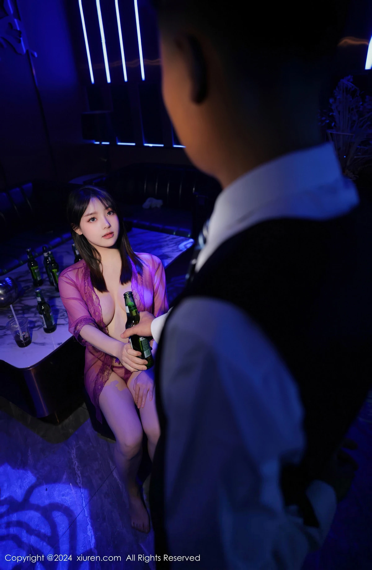 [[XiuRen秀人网]秀人网]No.8402_模特豆瓣酱KTV场景红色情趣薄纱露性感内衣秀惹火身材诱惑写真73P