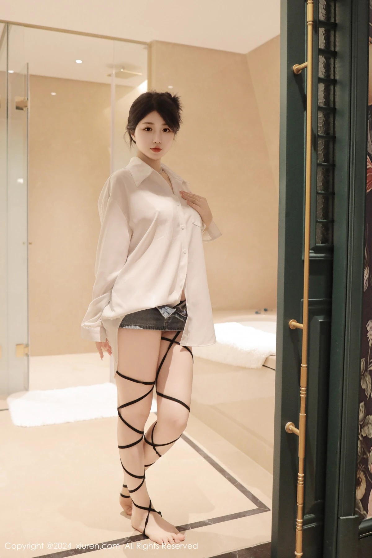 [[XiuRen秀人网]秀人网]No.8400_模特陈小花浴室性感白色轻透上衣配牛仔短裤秀曼妙身姿诱惑写真77P