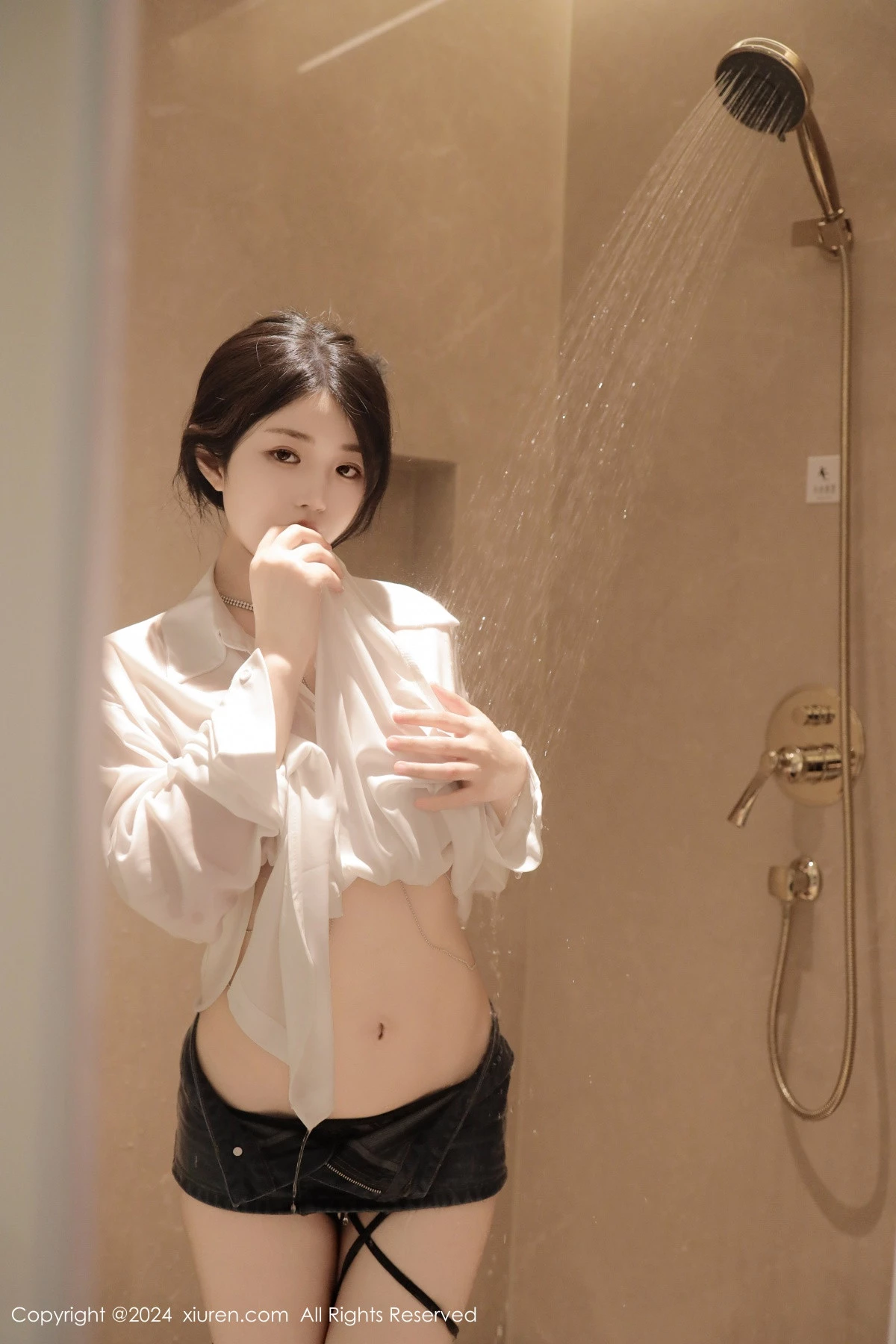 [[XiuRen秀人网]秀人网]No.8400_模特陈小花浴室性感白色轻透上衣配牛仔短裤秀曼妙身姿诱惑写真77P