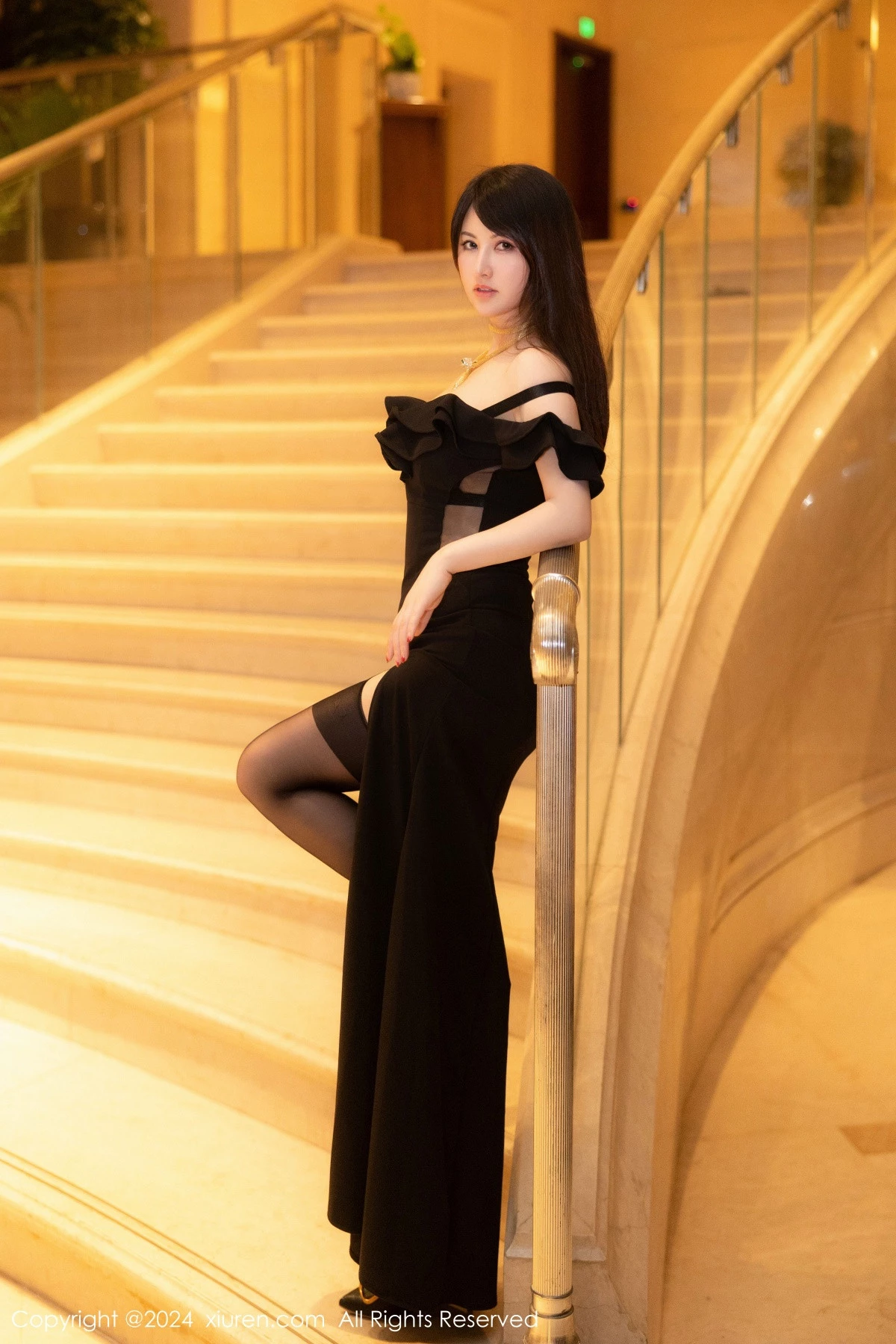 [[XiuRen秀人网]秀人网]No.8397_模特诗诗kiki性感黑色皮质连体内衣配黑丝吊袜秀丰腴身材诱惑写真81P