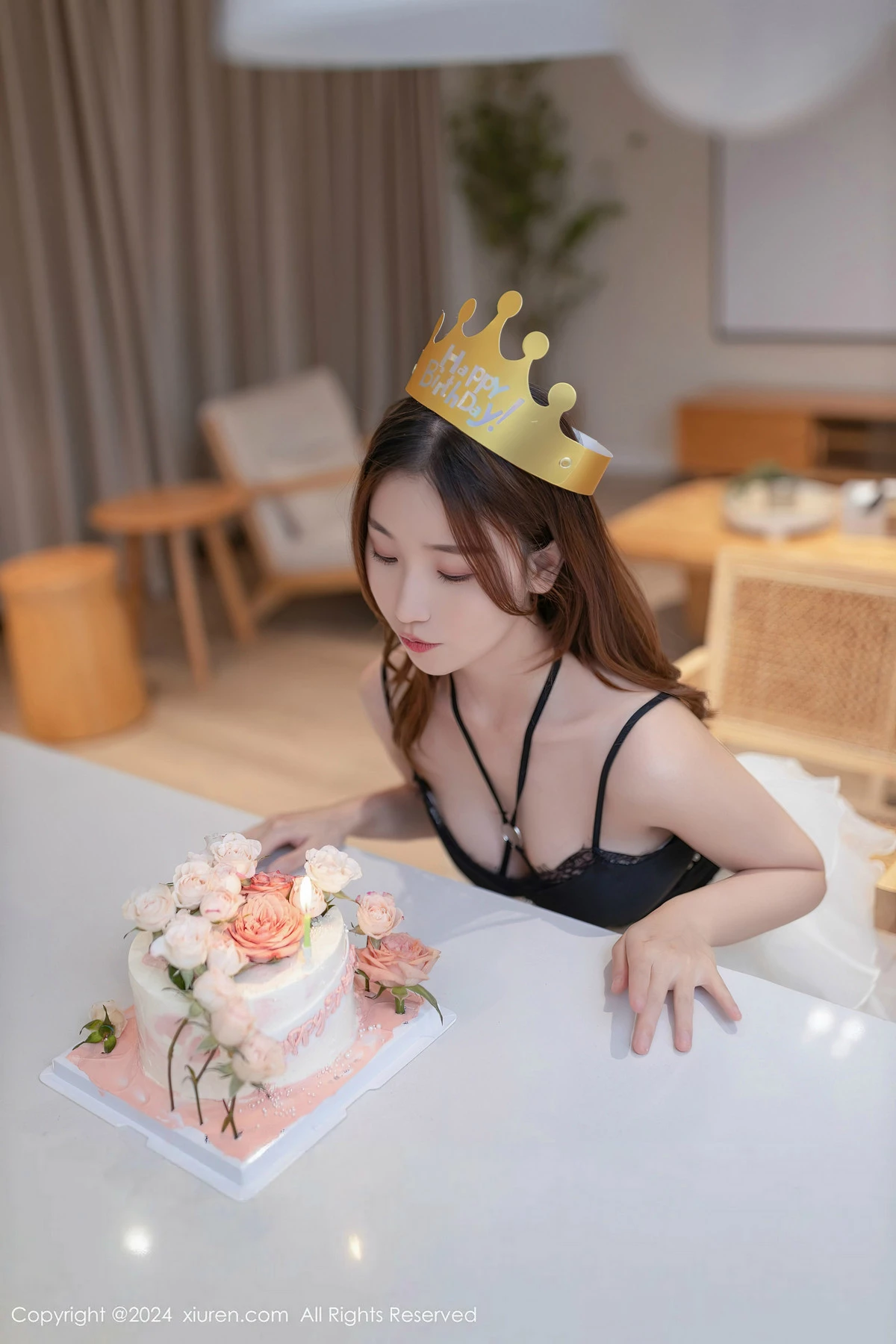 [[XiuRen秀人网]秀人网]No.8398_模特杏子Yada生日场景性感黑色情趣内衣秀曼妙身姿撩人诱惑写真80P