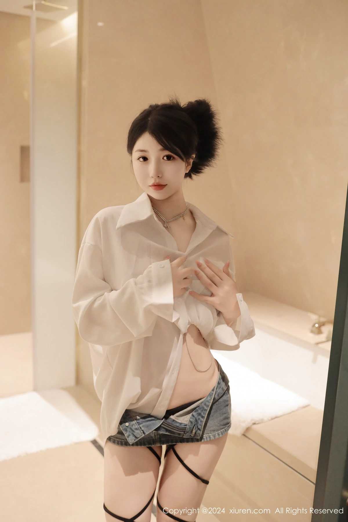 [[XiuRen秀人网]秀人网]No.8400_模特陈小花浴室性感白色轻透上衣配牛仔短裤秀曼妙身姿诱惑写真77P