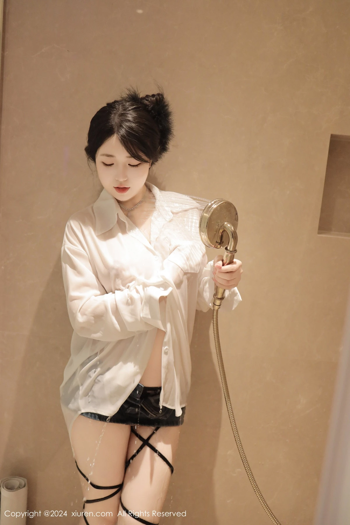 [[XiuRen秀人网]秀人网]No.8400_模特陈小花浴室性感白色轻透上衣配牛仔短裤秀曼妙身姿诱惑写真77P