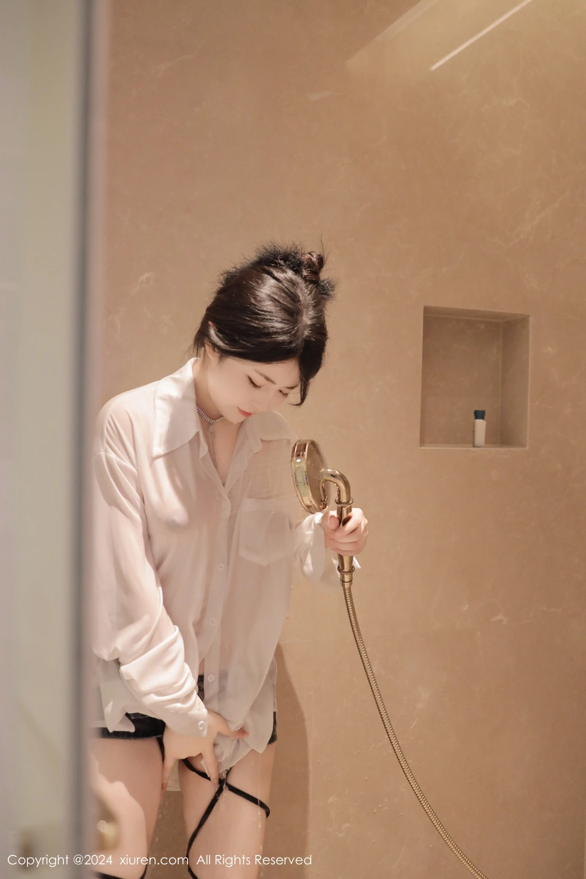 [[XiuRen秀人网]秀人网]No.8400_模特陈小花浴室性感白色轻透上衣配牛仔短裤秀曼妙身姿诱惑写真77P
